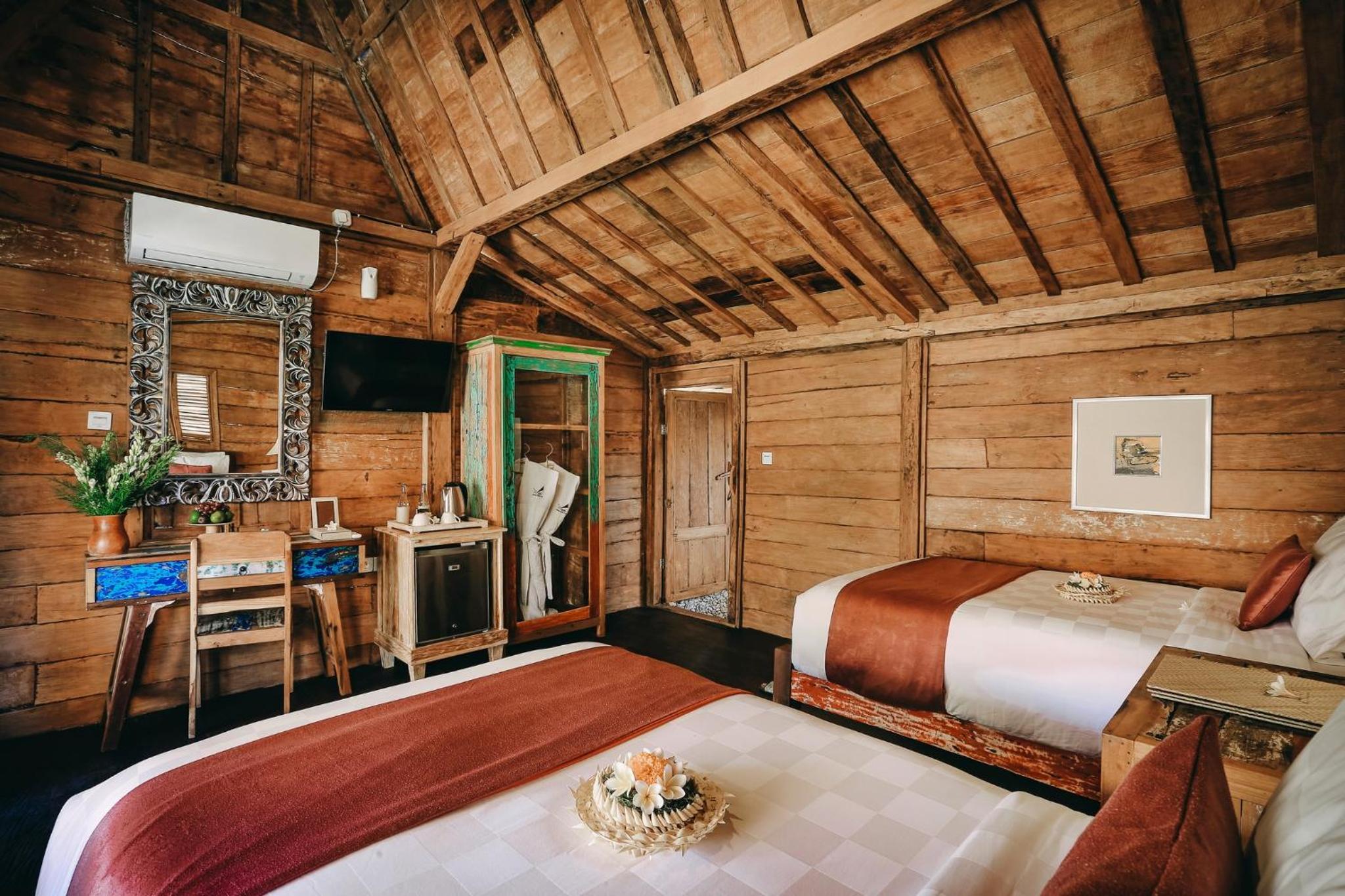 Deluxe Wooden Bungalow Twin - Photo 20
