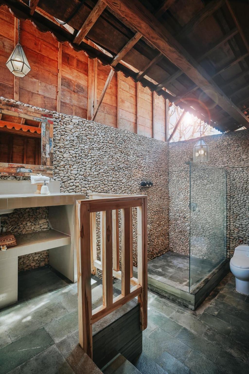 Deluxe Wooden Bungalow Double - Photo 6