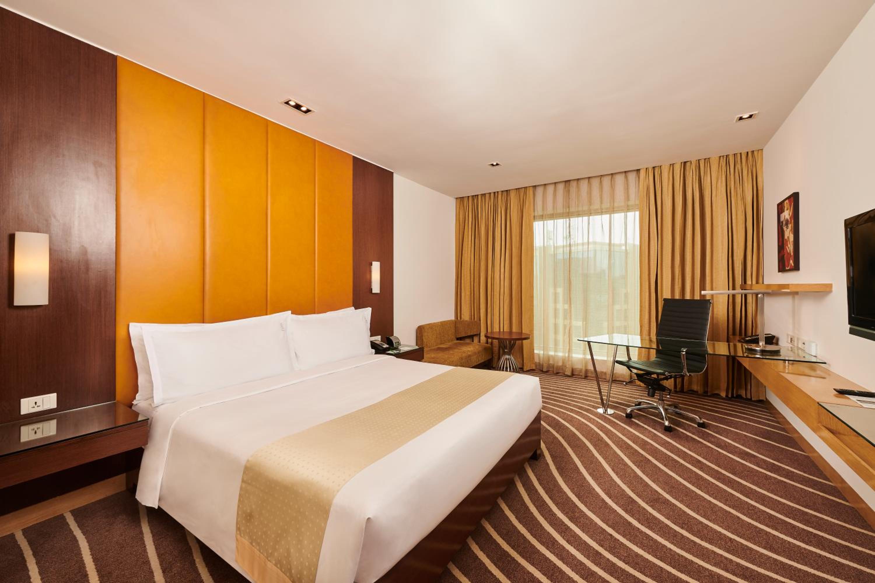Premium King Room - Lounge Access - Photo 1