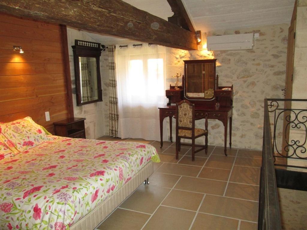 Quadruple Room with Private Bathroom