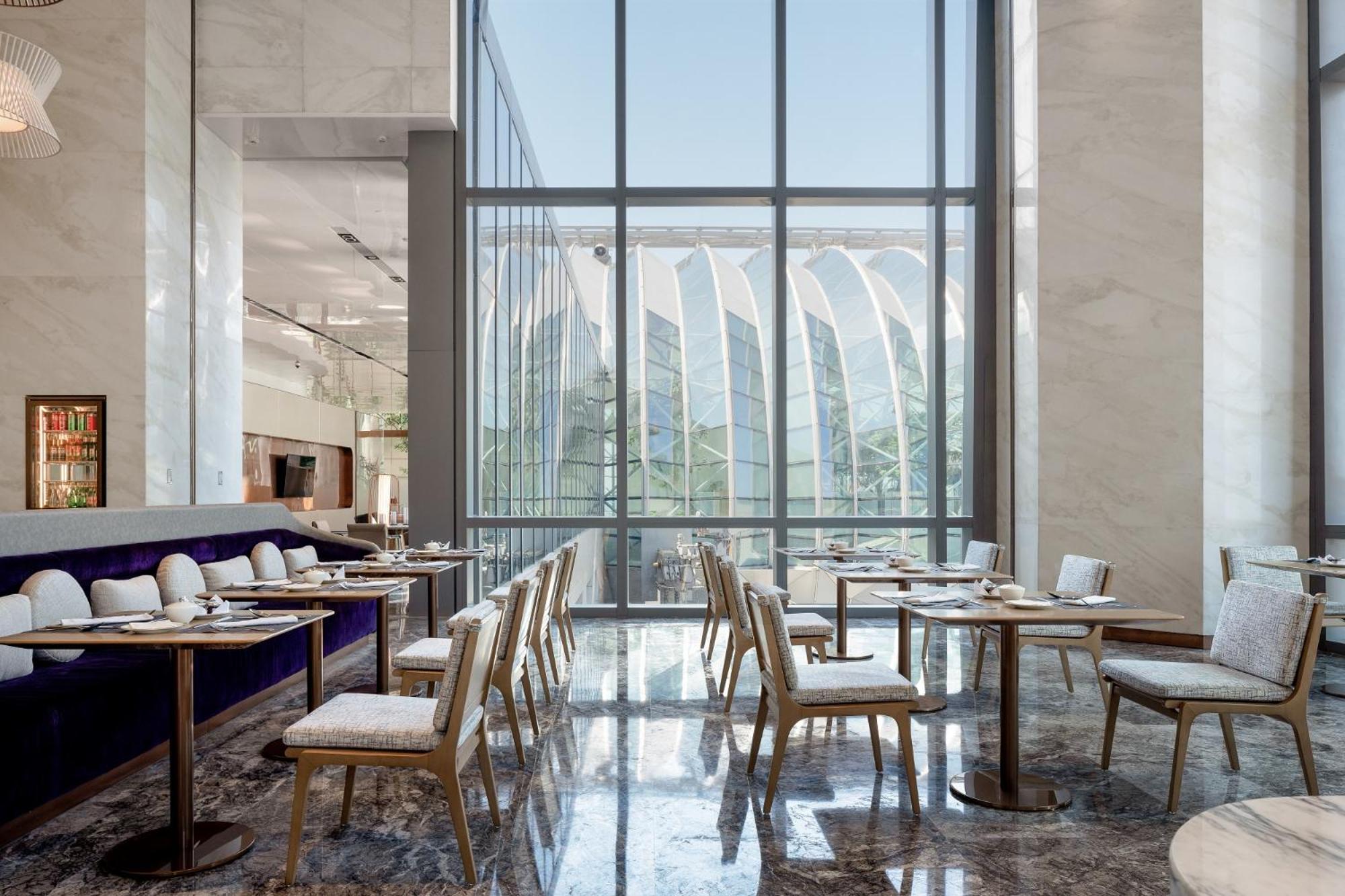 Premium King Room with River View and Club Lounge Access - Photo 2