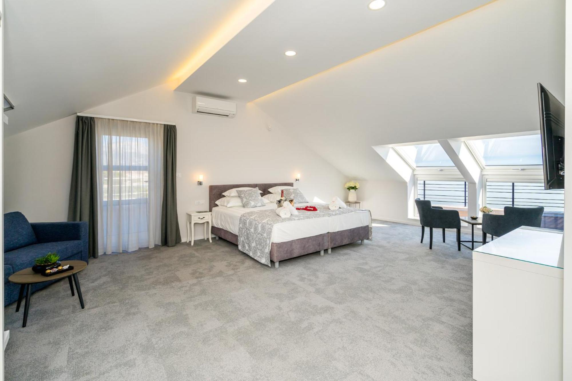 Villa photo 1