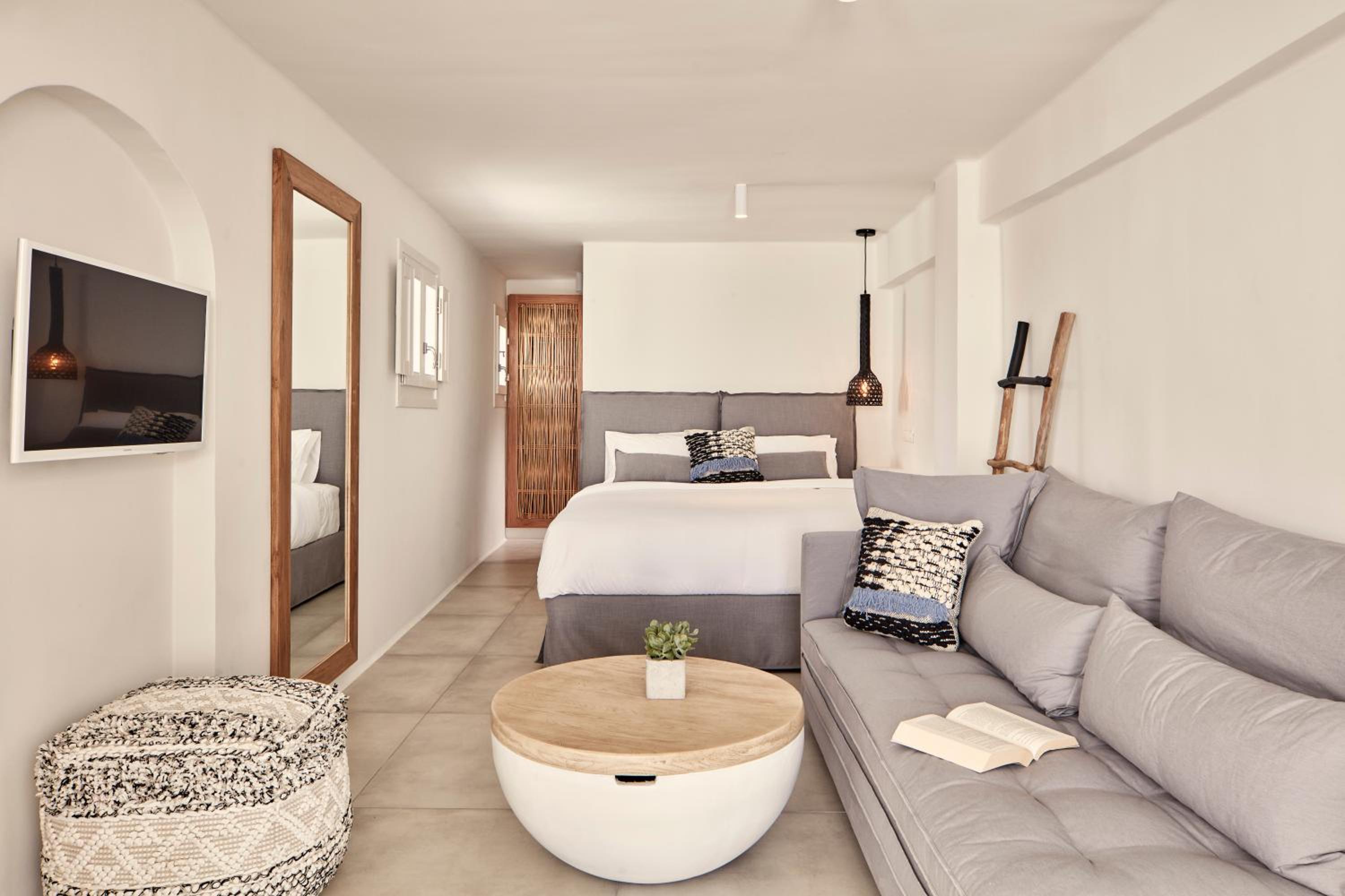 Junior Suite with Outdoor Jacuzzi photo 3