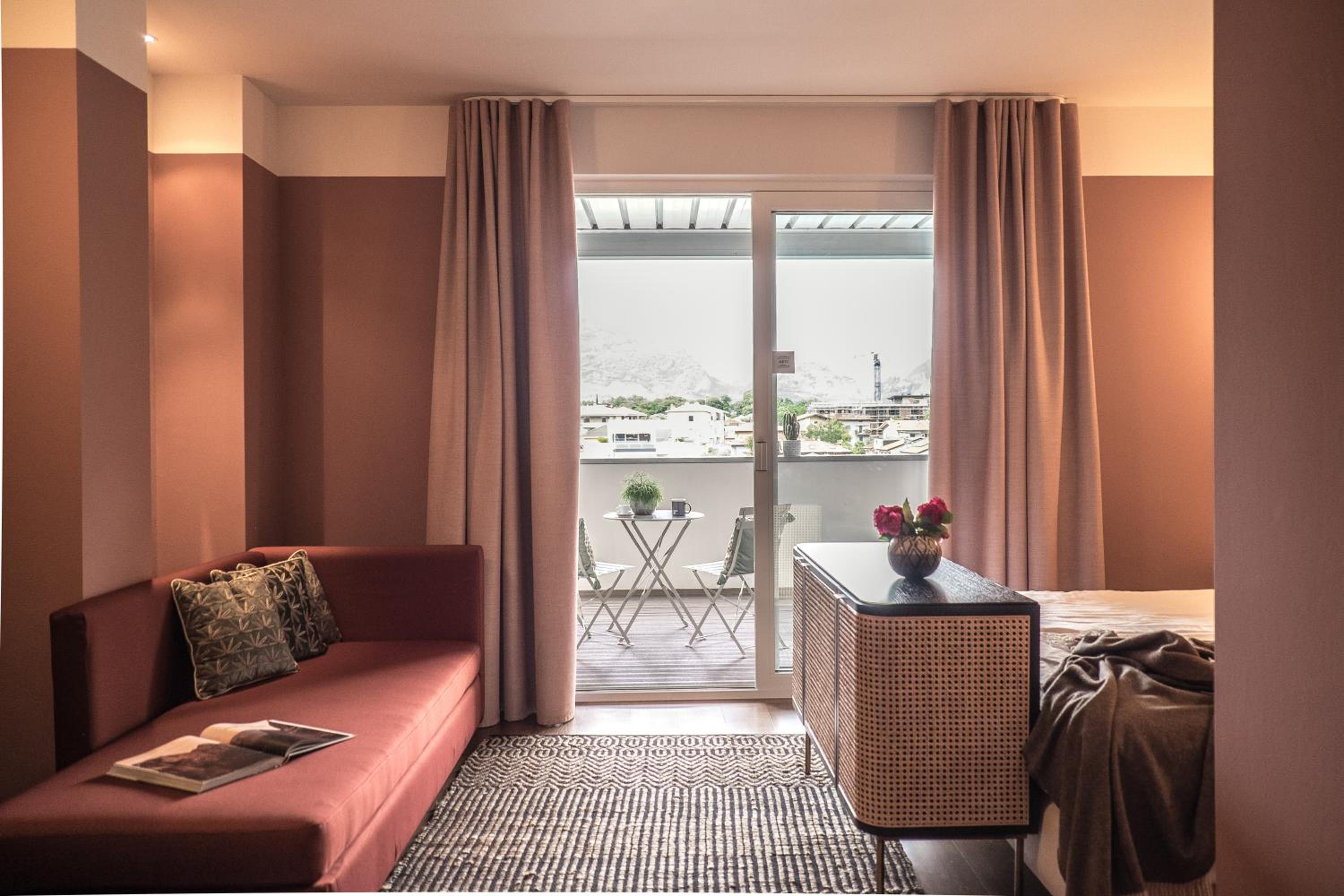 Deluxe Double Room with balcony and Garden View - Photo 1