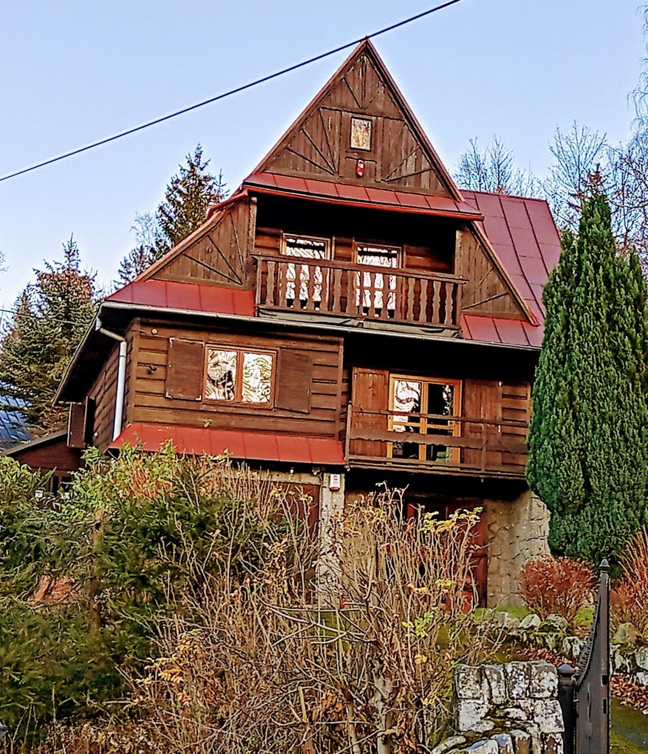 Five-Bedroom House photo 2