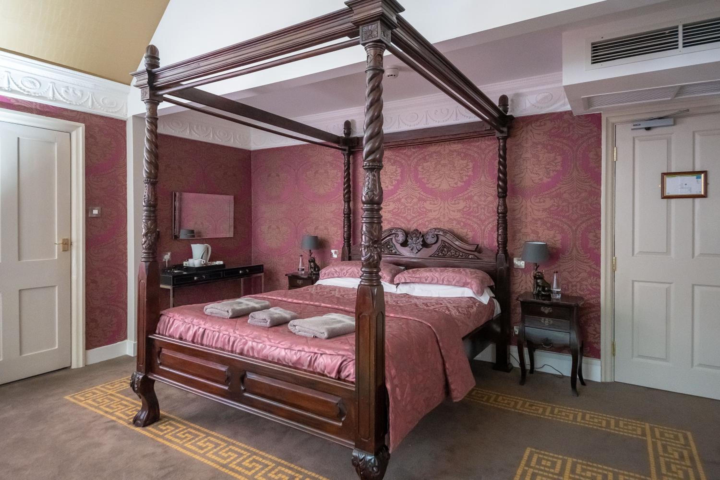 Superior King Room