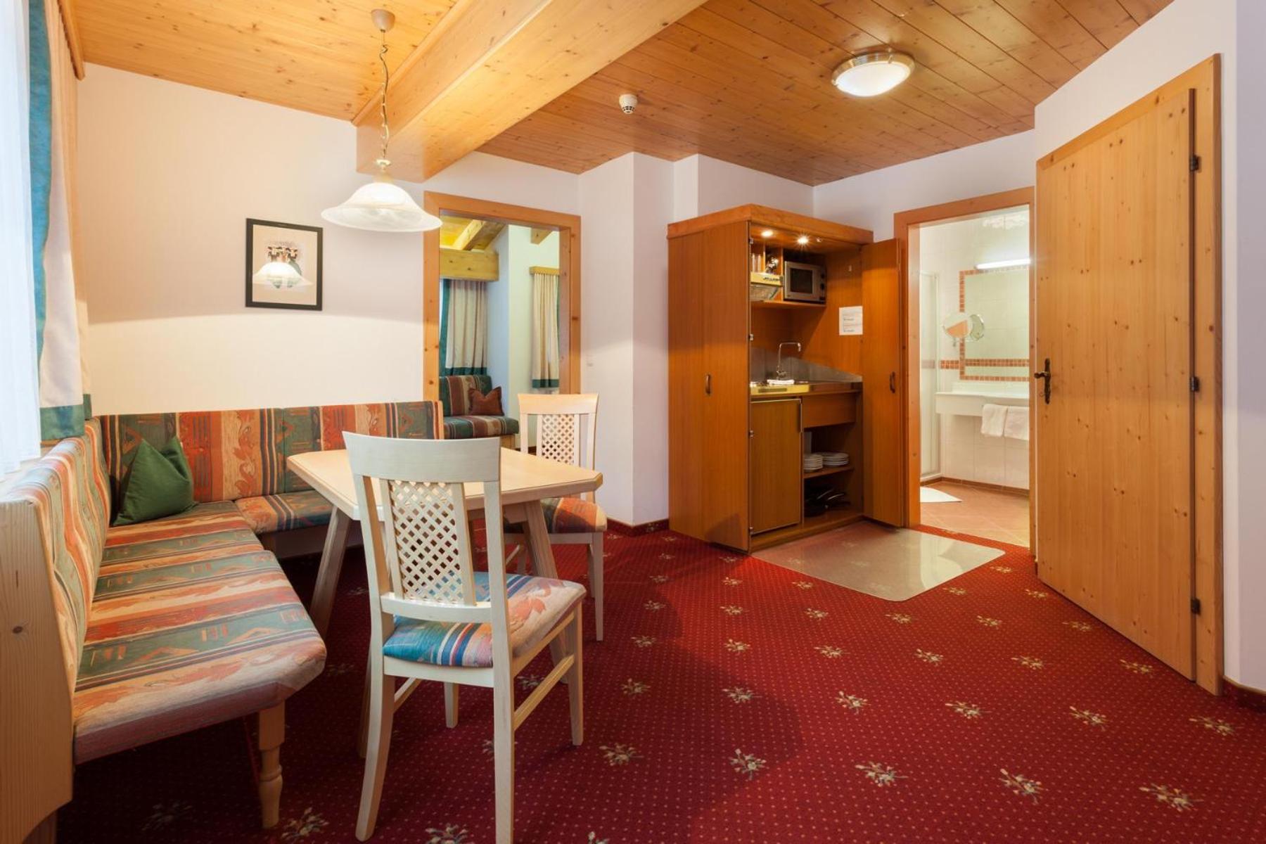 Three-Bedroom Apartment with Balcony photo 1