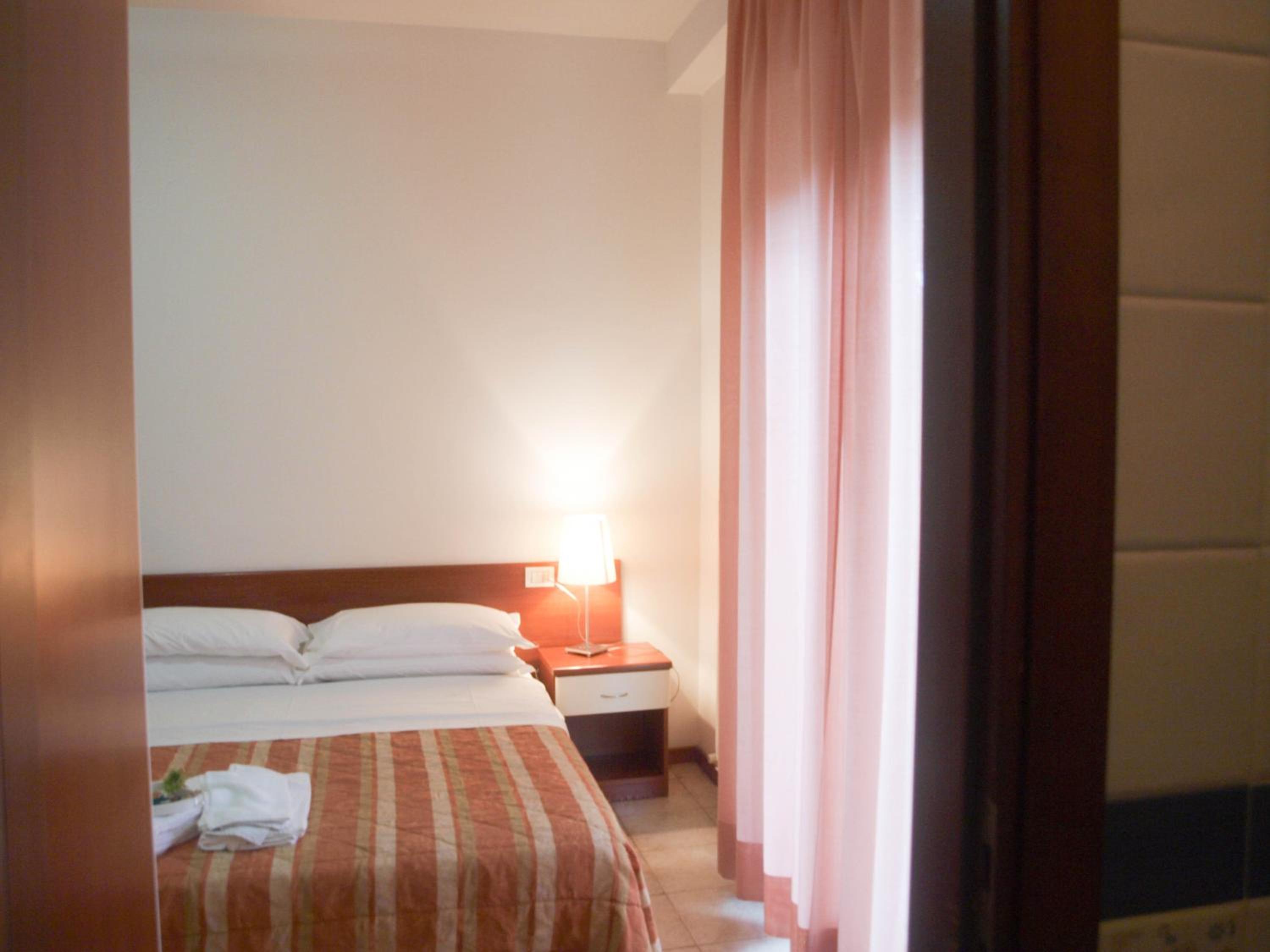 One-Bedroom Apartment (4 Adults) - Photo 2