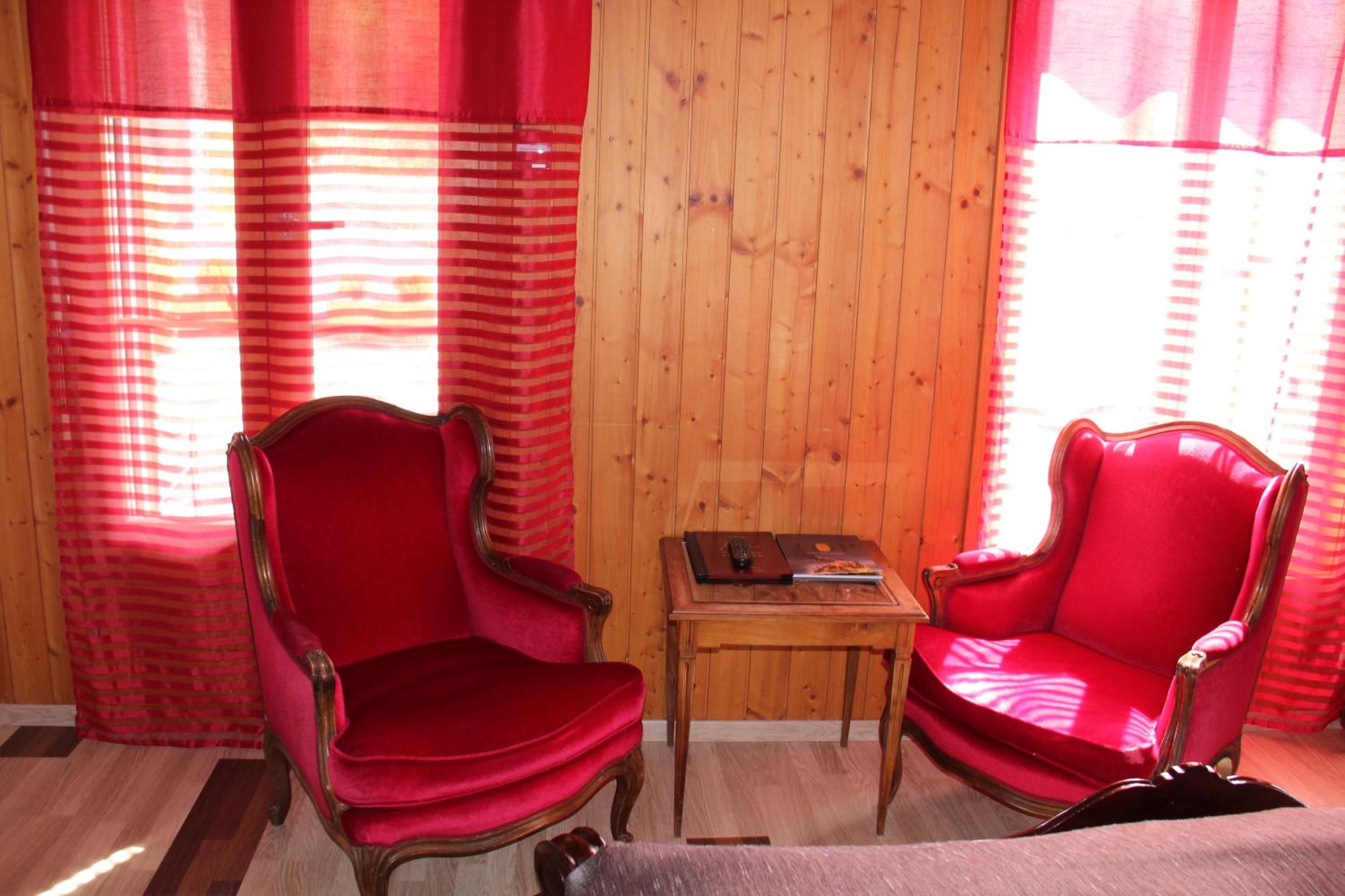 Double Room with Balcony and View - Photo 5
