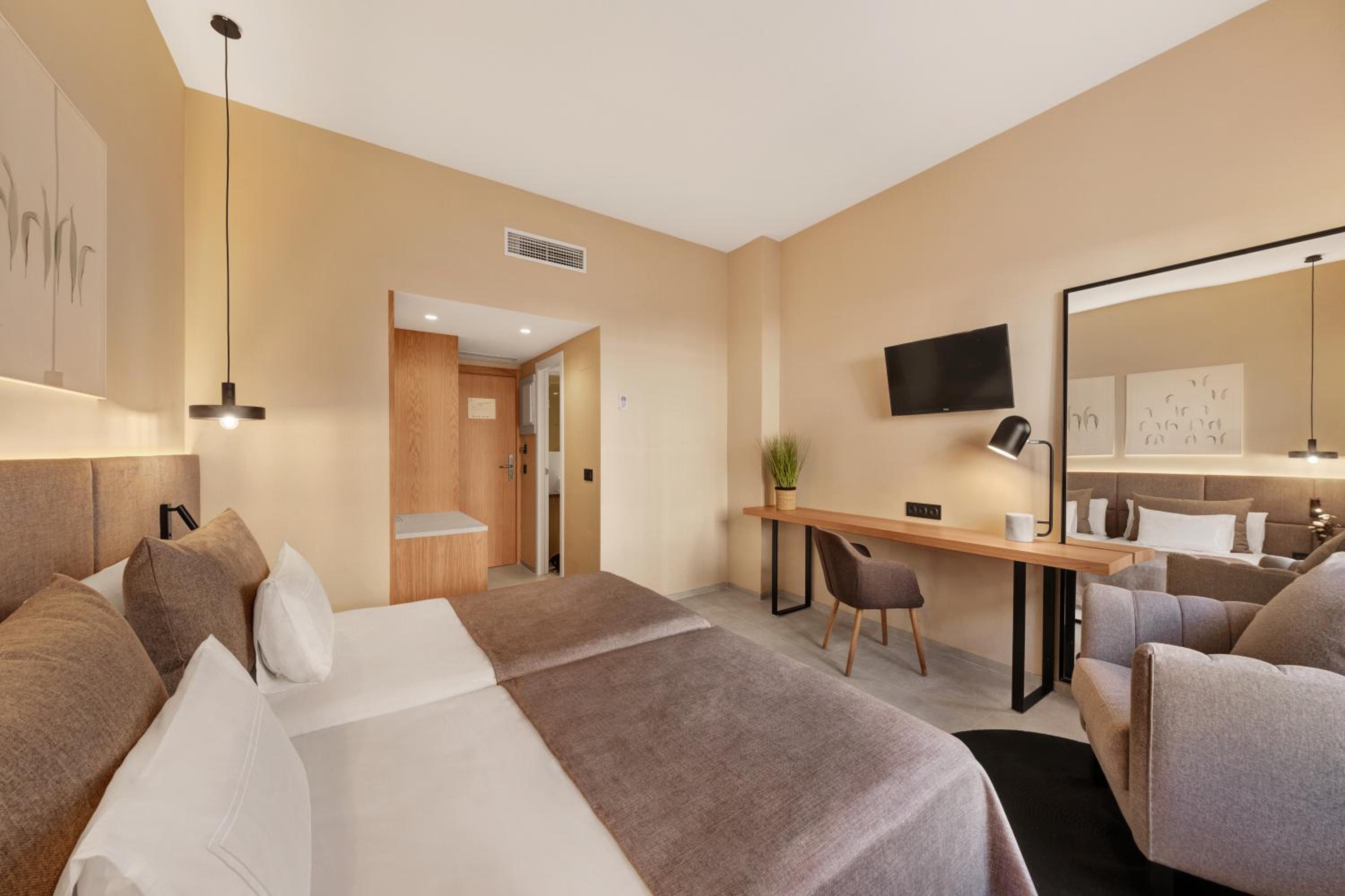 Double or Twin Room - Photo 3