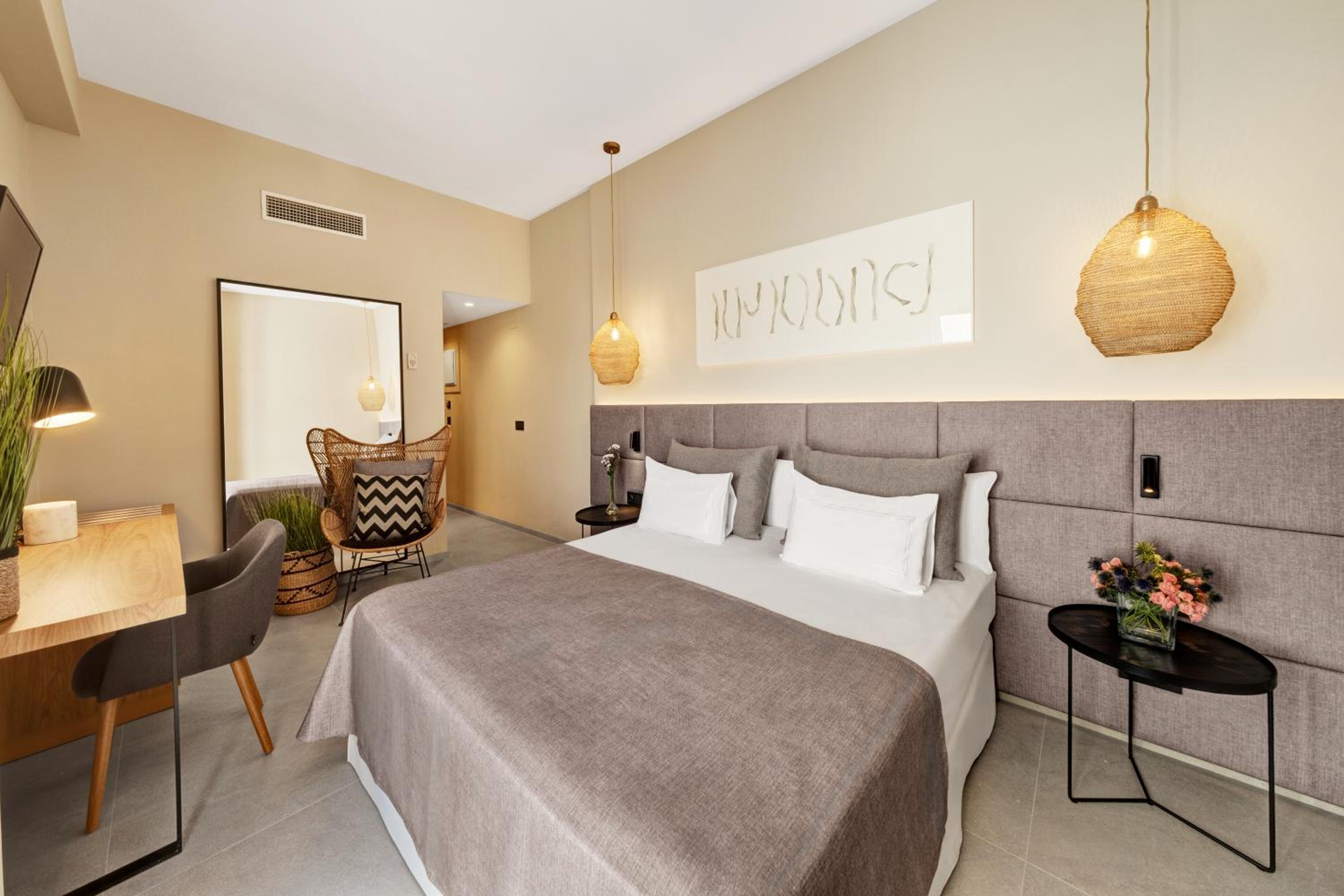 Double or Twin Room - Photo 8