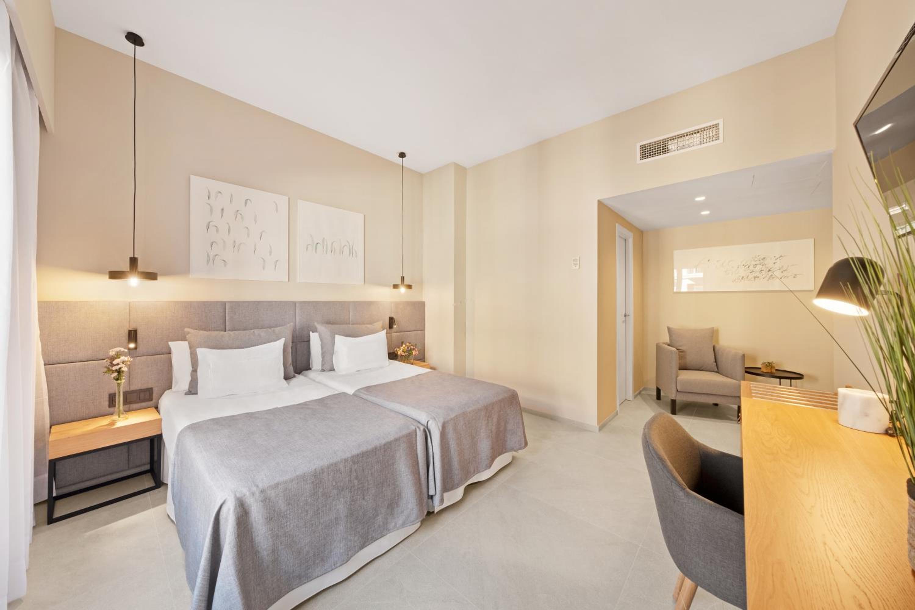 Double or Twin Room - Photo 4