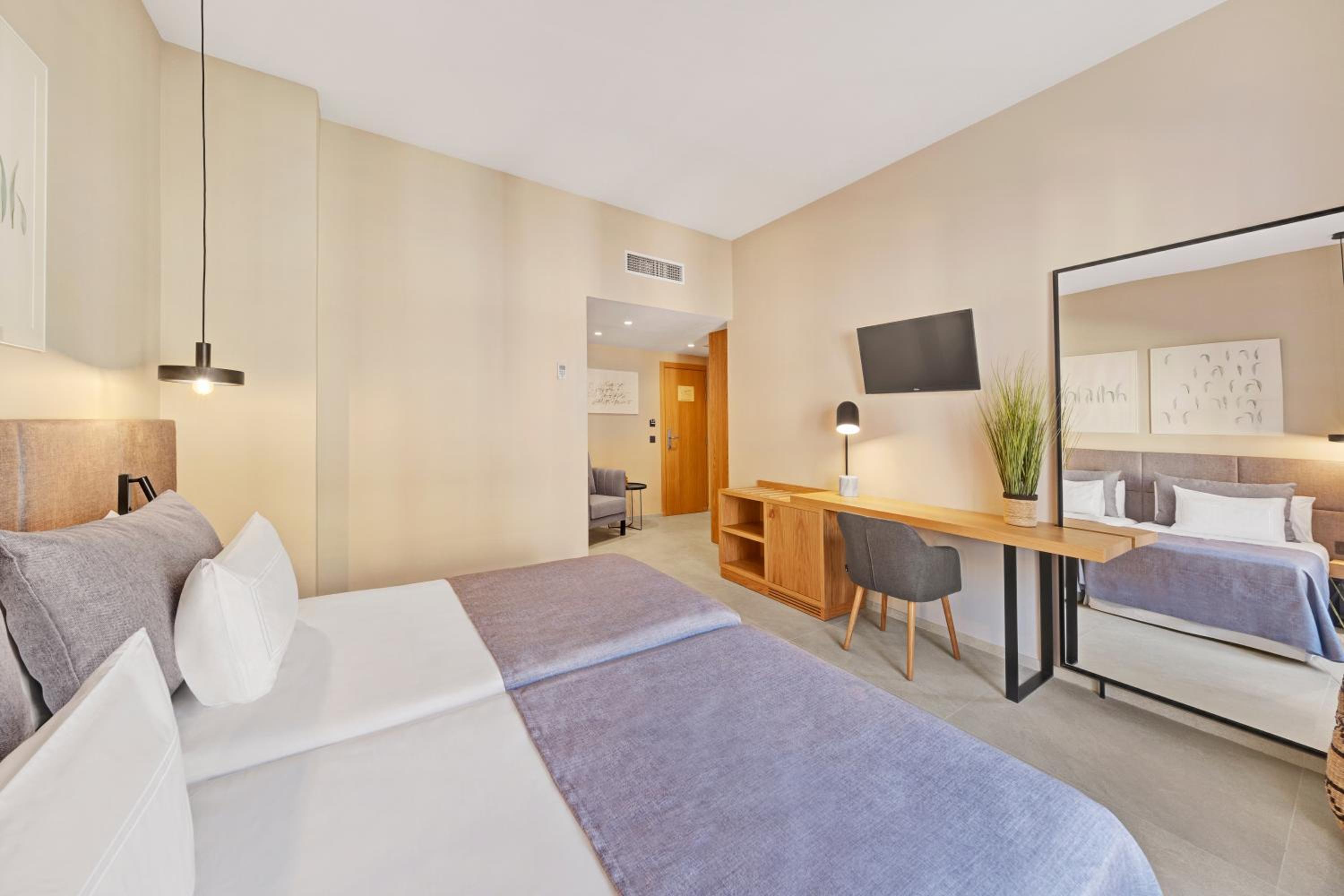 Double or Twin Room - Photo 2