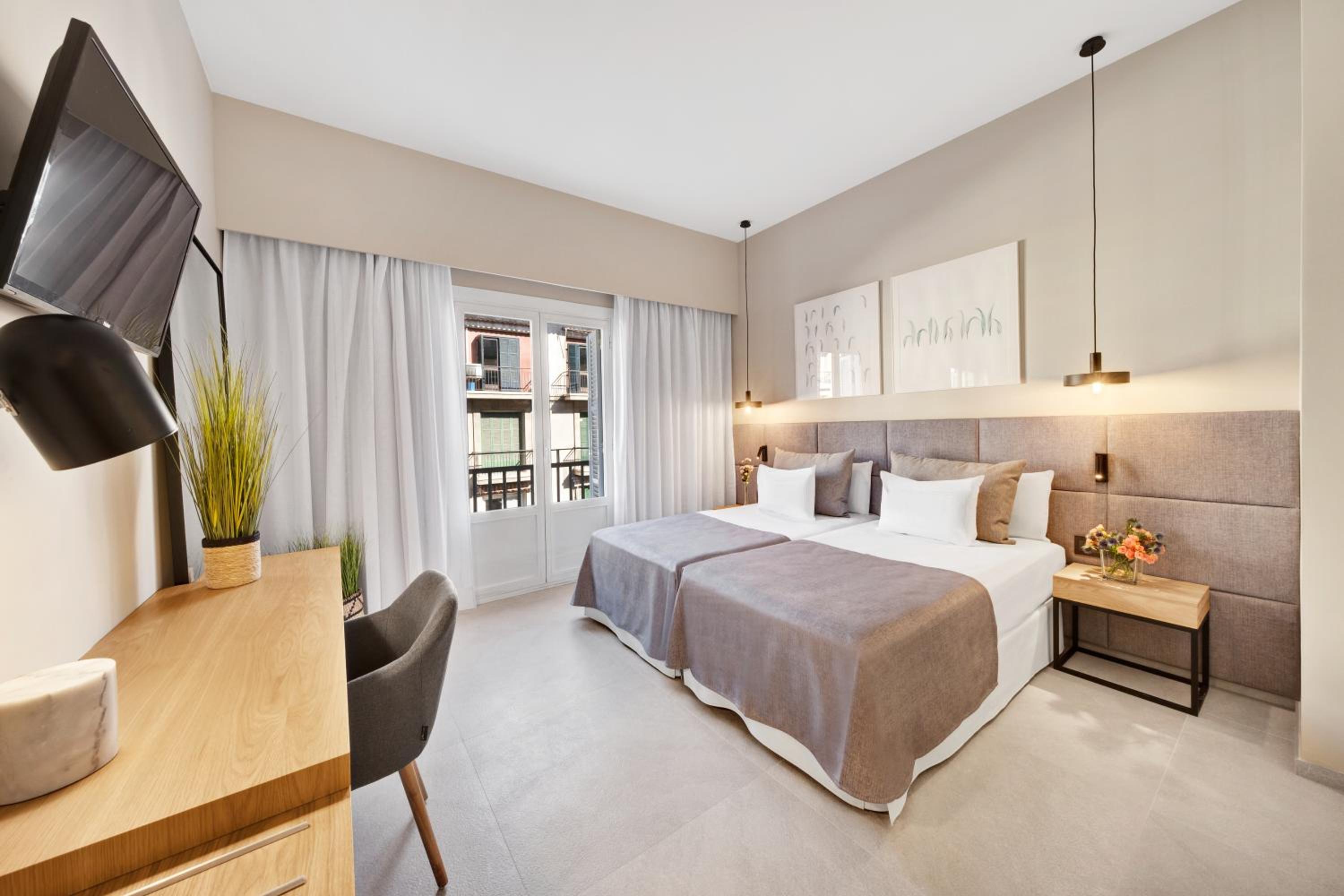 Double or Twin Room - Photo 7