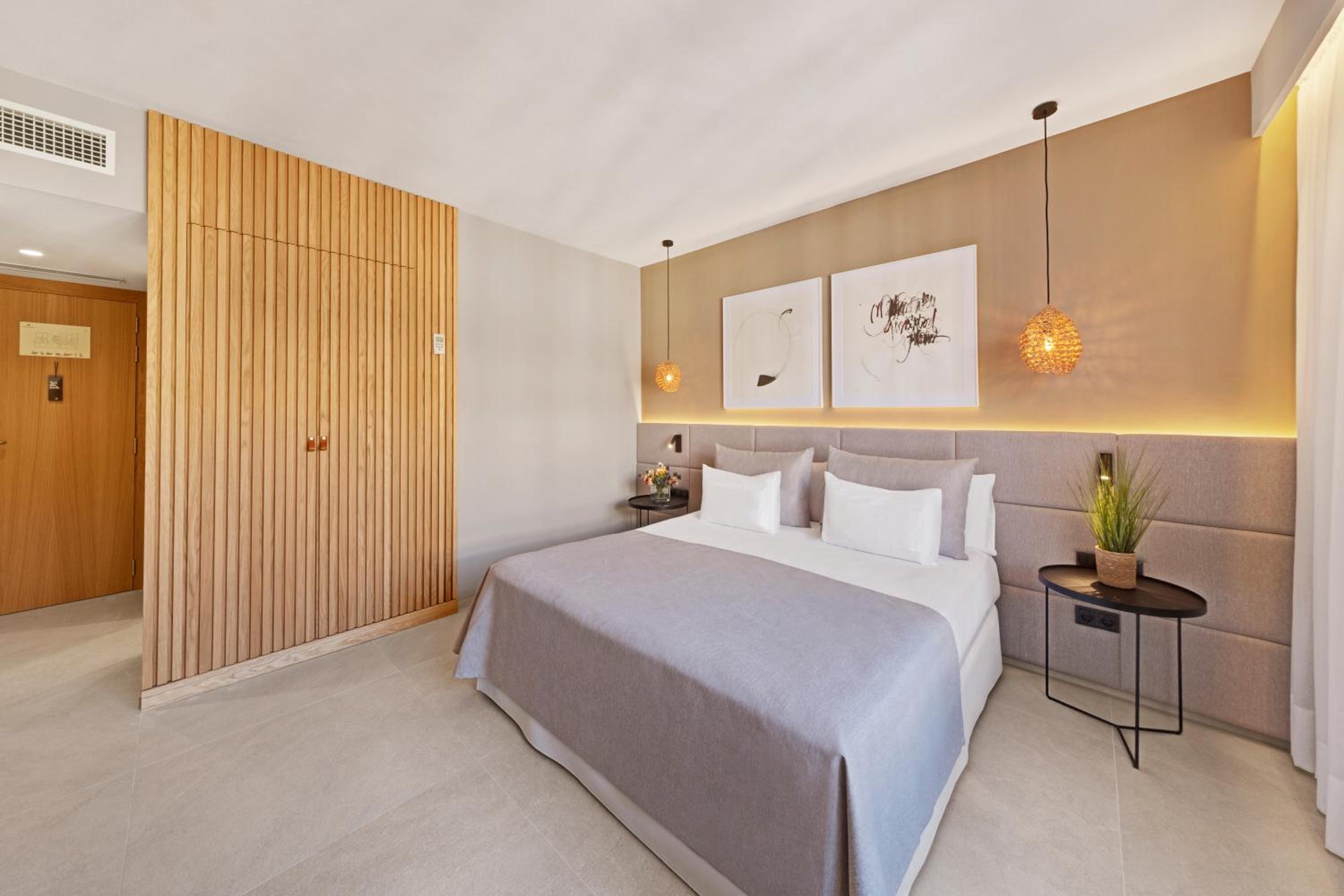 Double or Twin Room - Photo 5