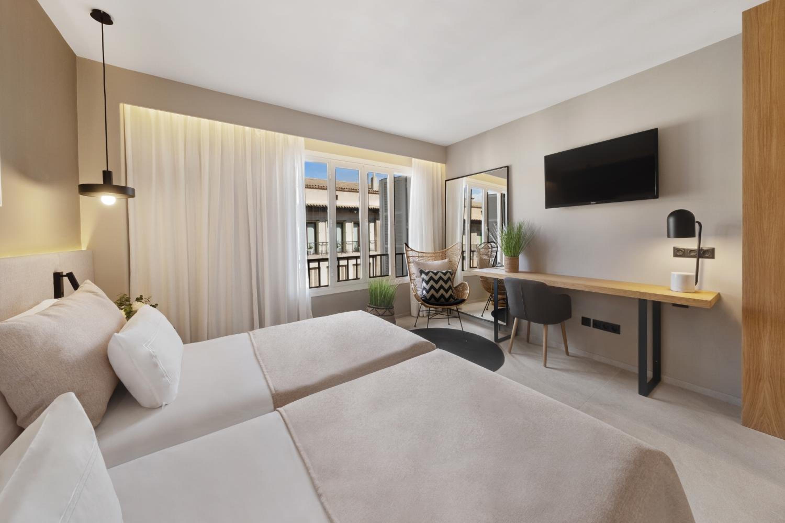 Double or Twin Room - Photo 6