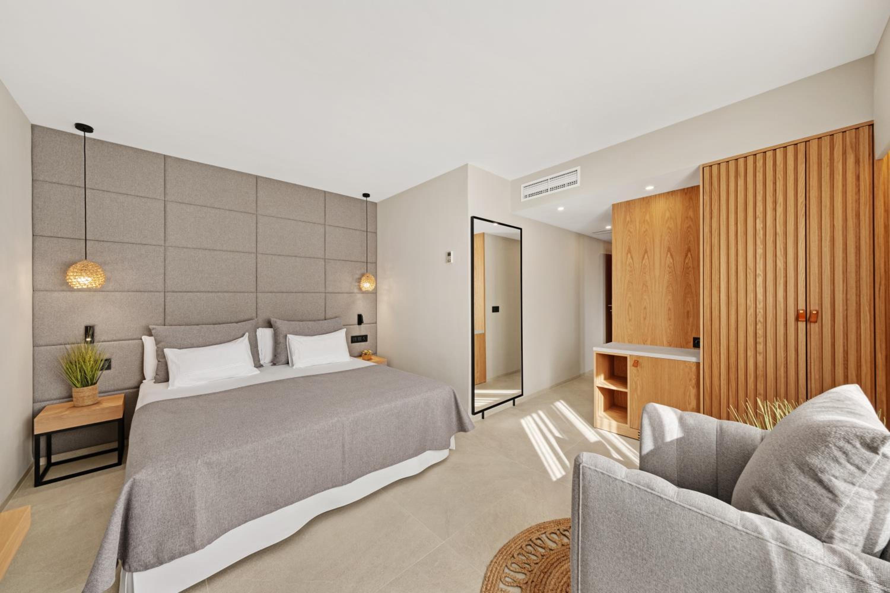 Double or Twin Room - Photo 12