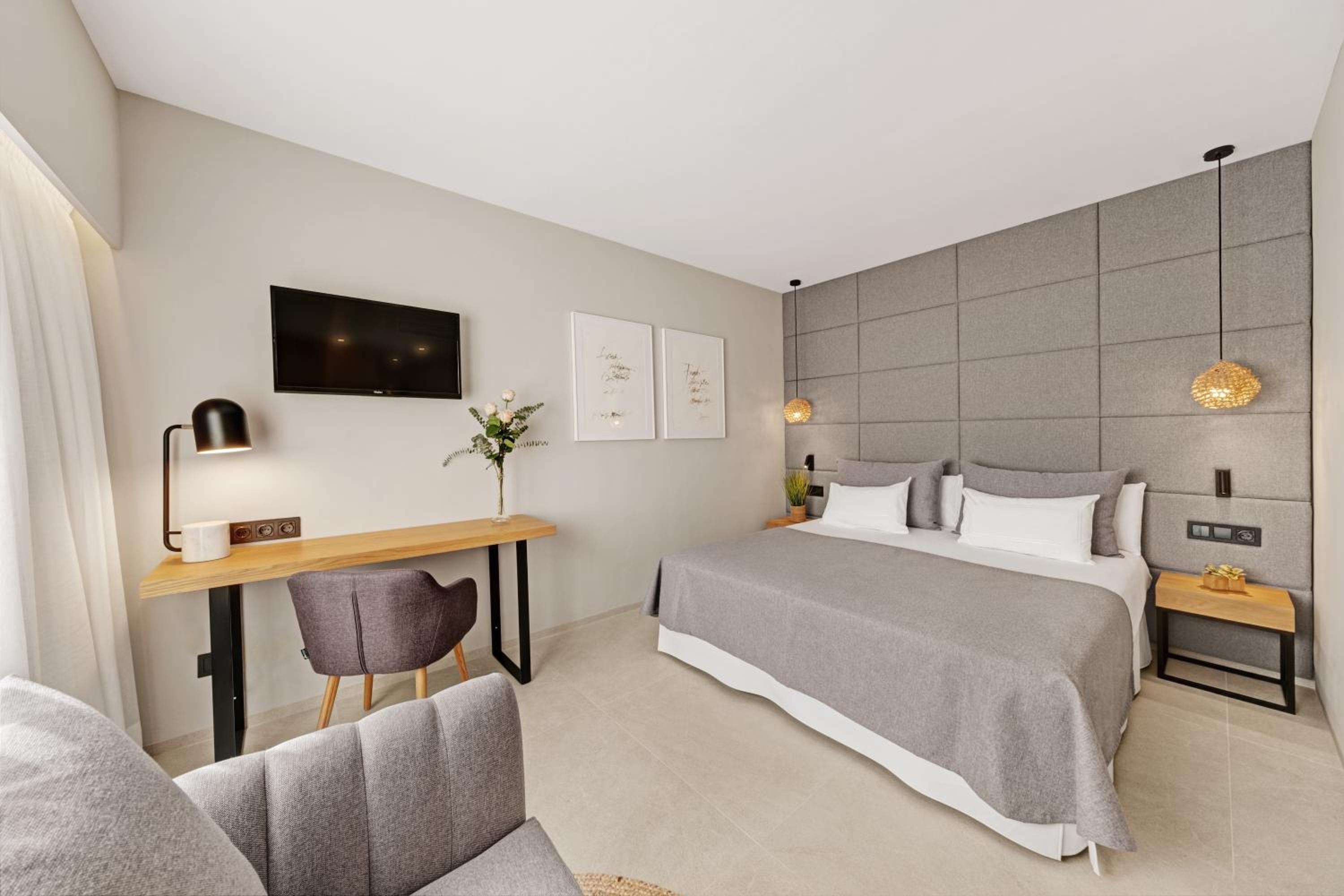 Double or Twin Room - Photo 15