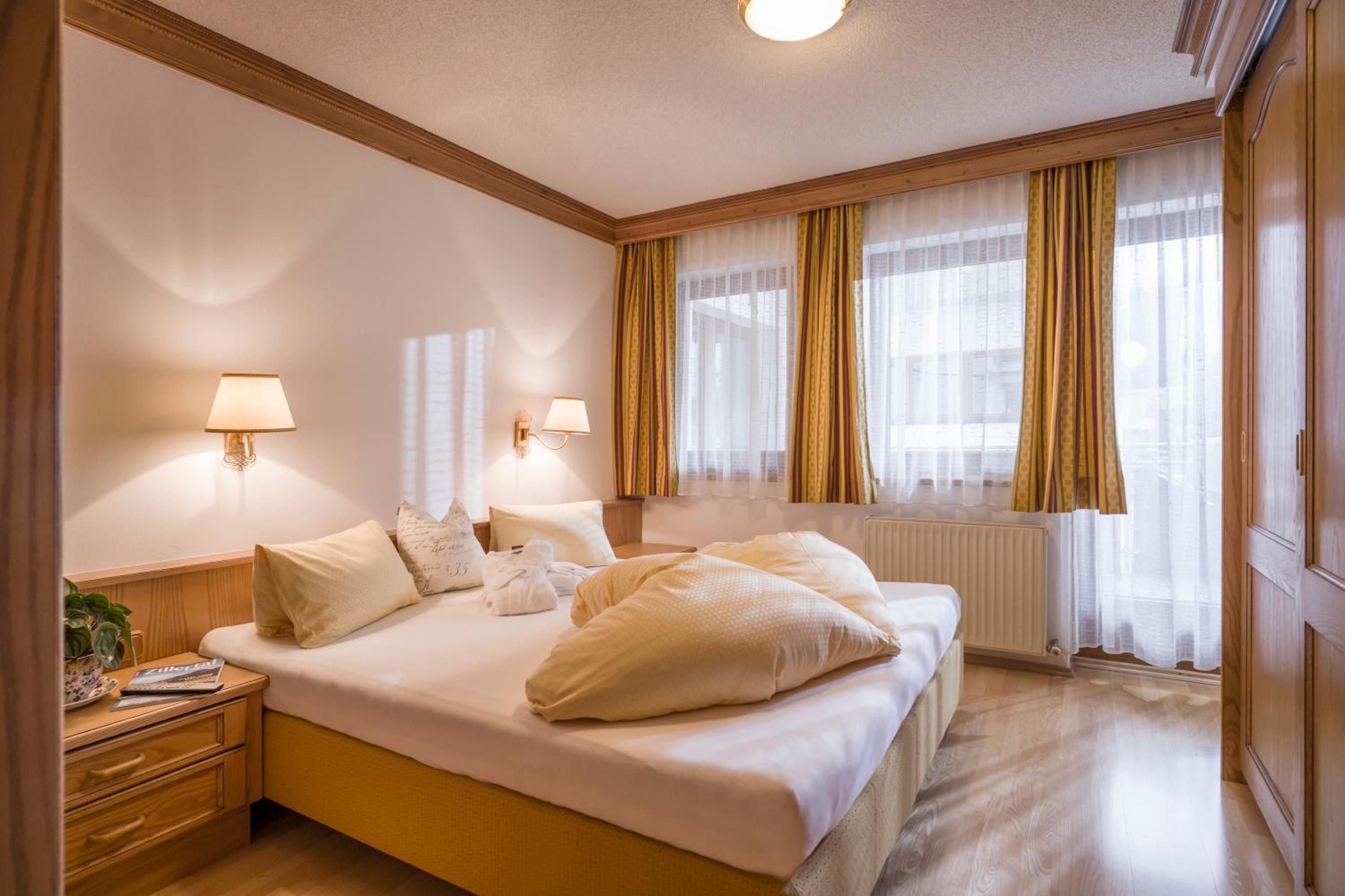 Three-Bedroom Apartment with View photo 3