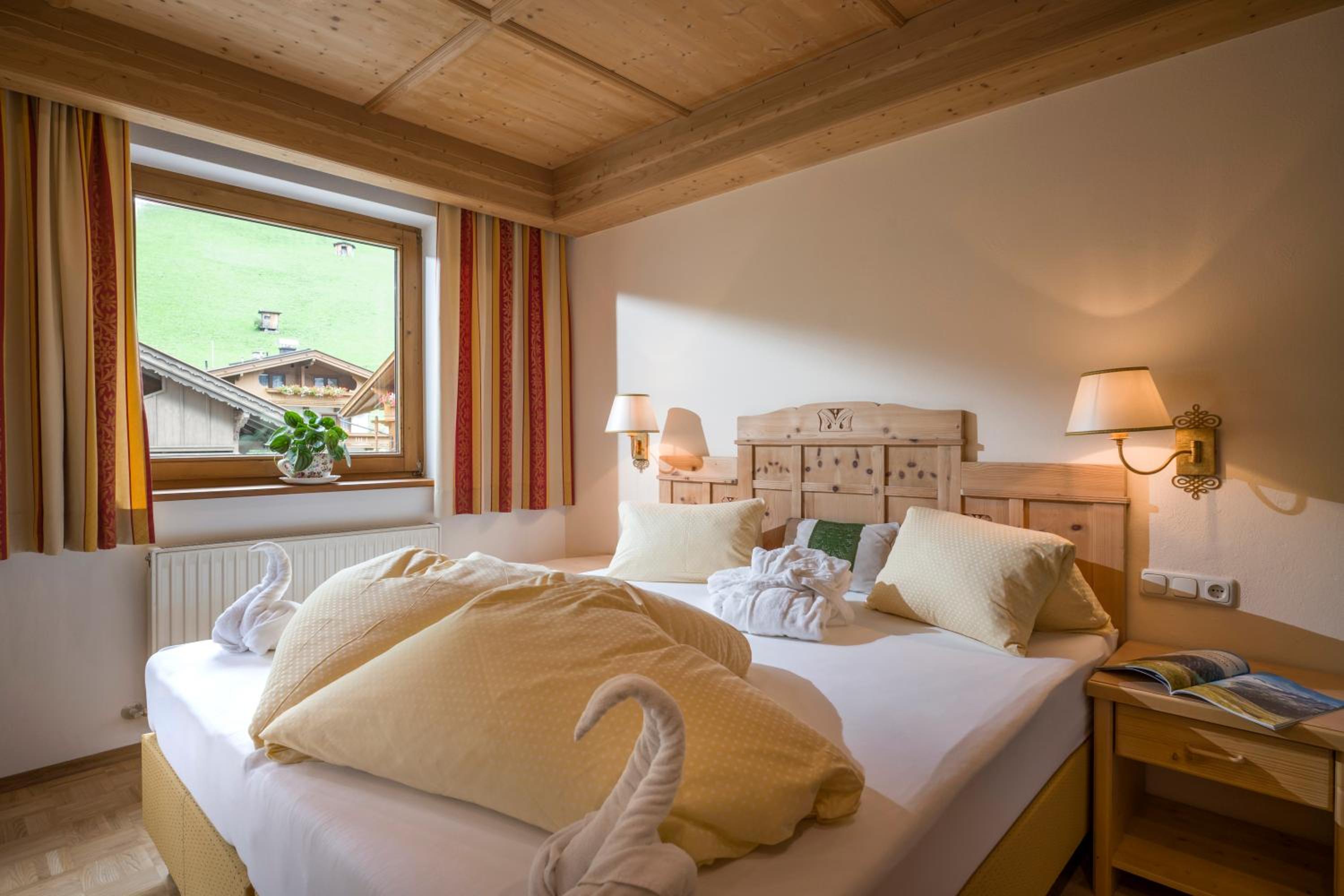 Three-Bedroom Apartment with View photo 2