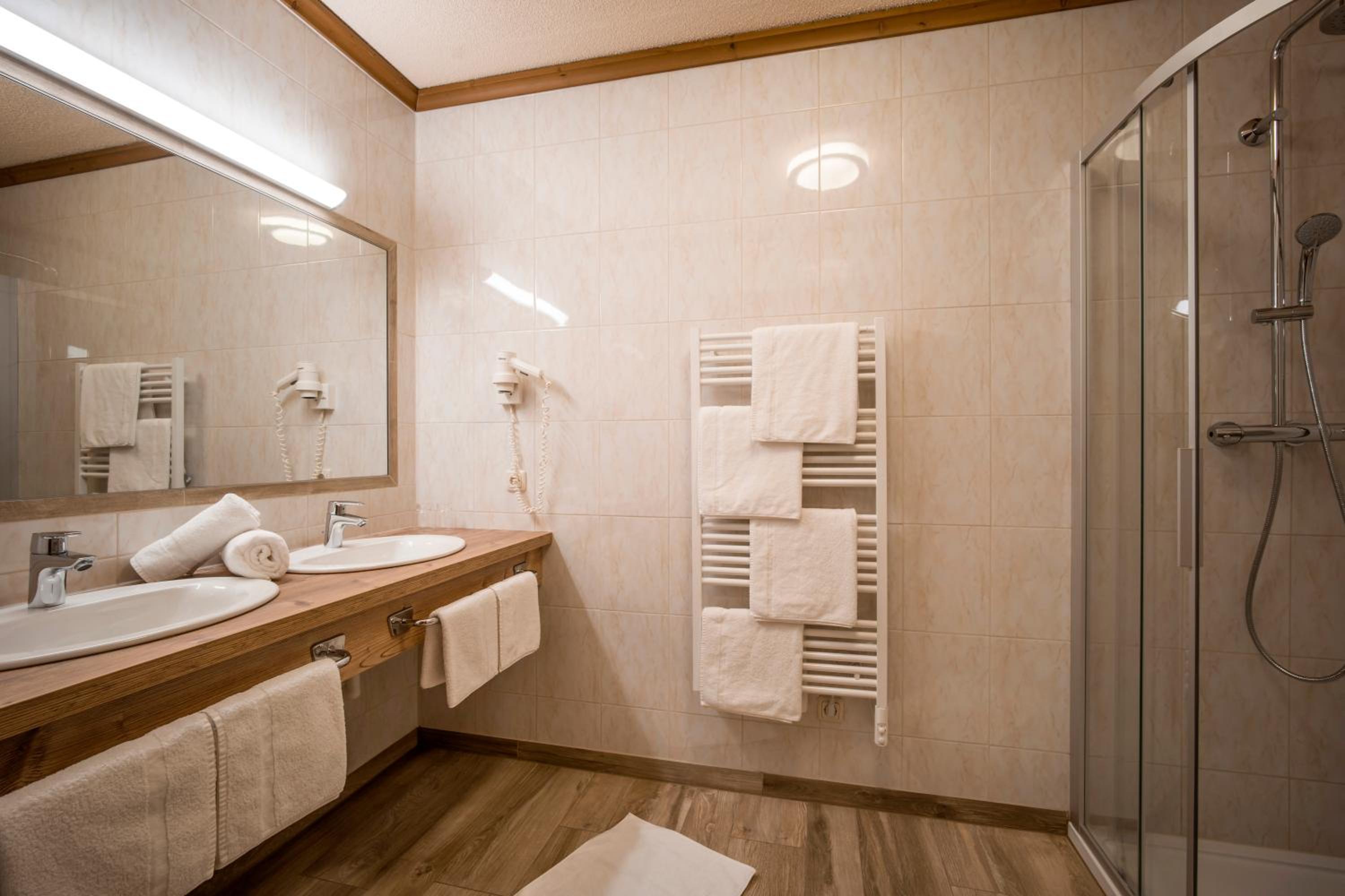 Three-Bedroom Apartment with View photo 3