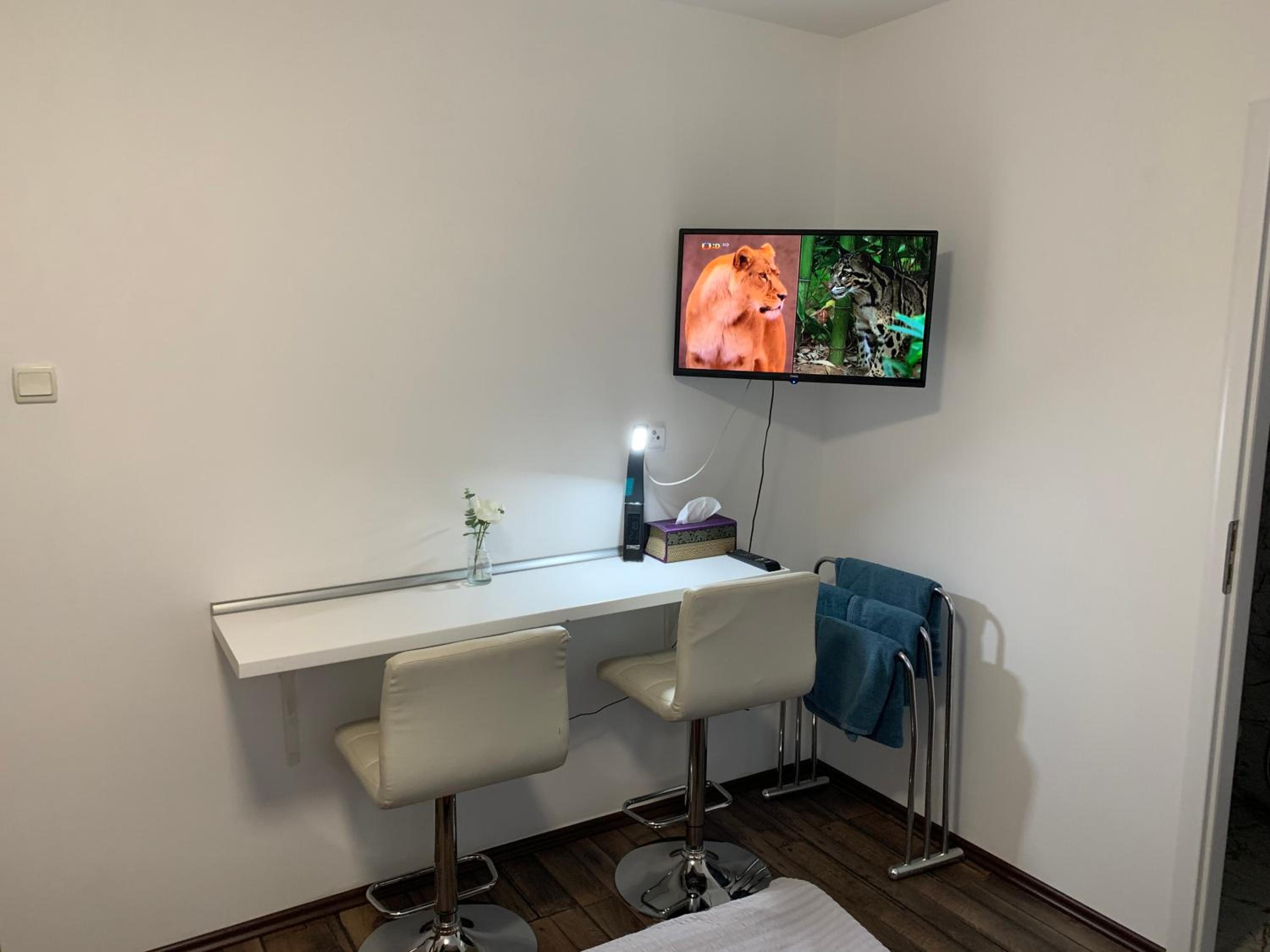 Twin Room - Photo 2