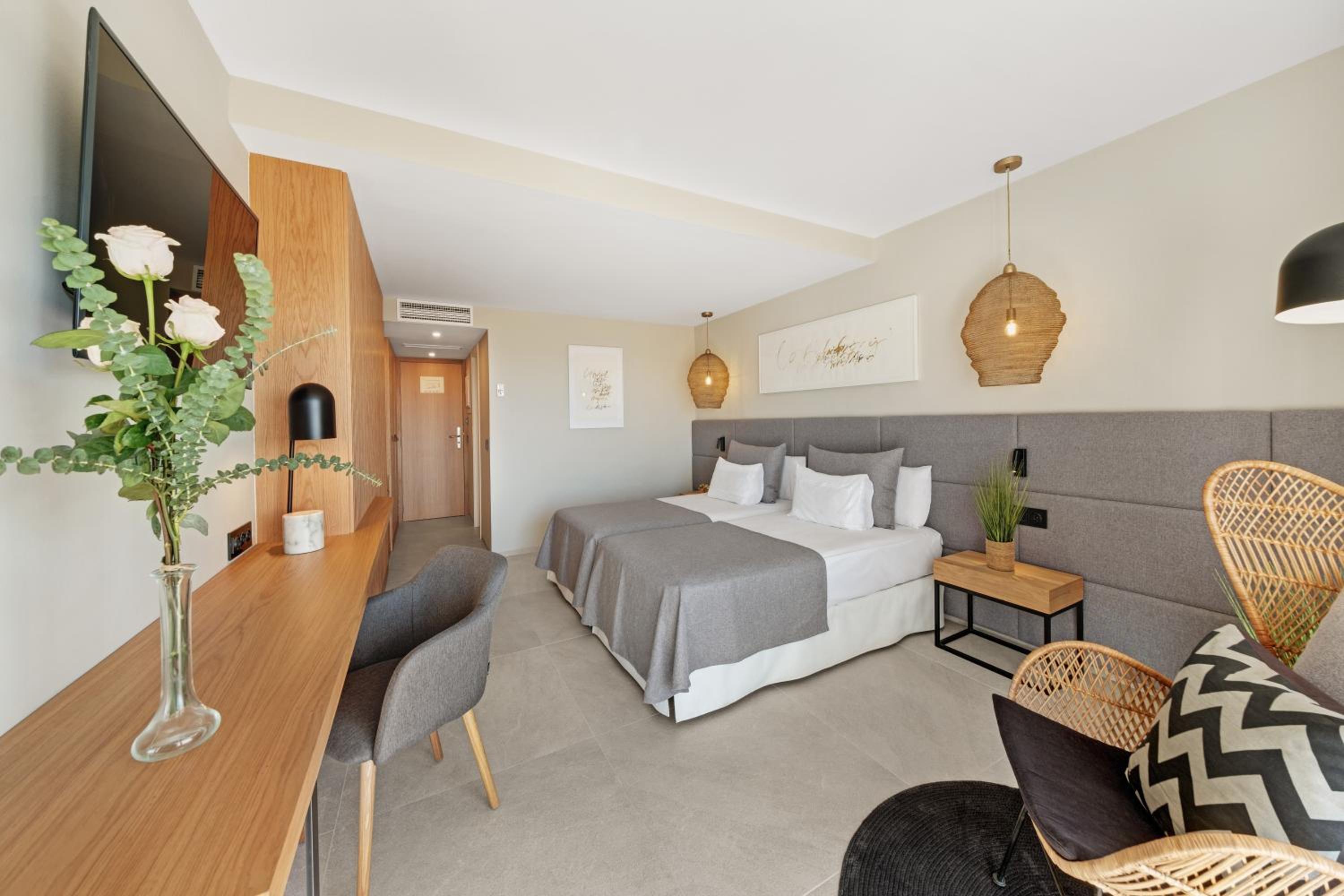Double or Twin Room - Photo 16