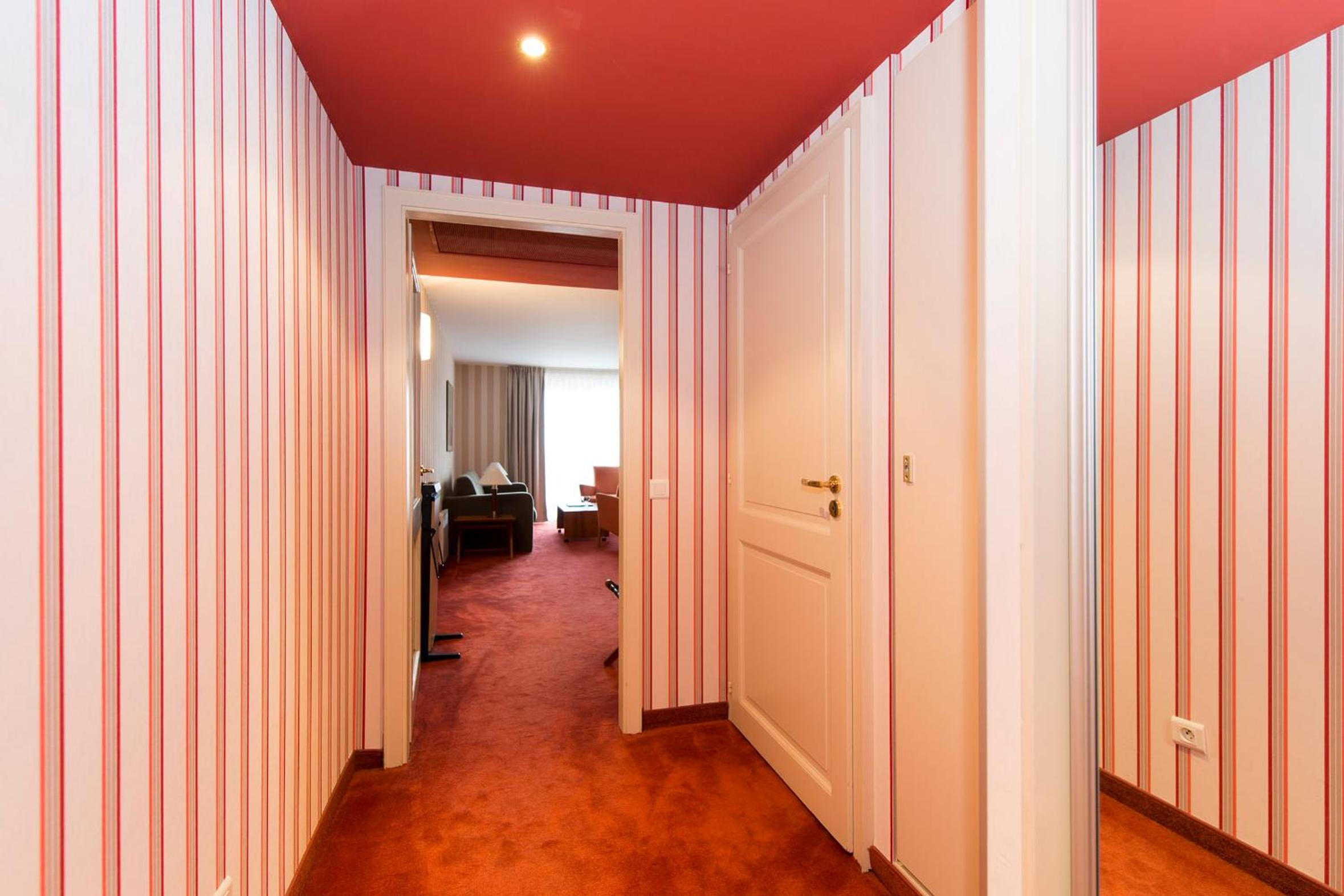 Deluxe Apartment with Balcony - Photo 6