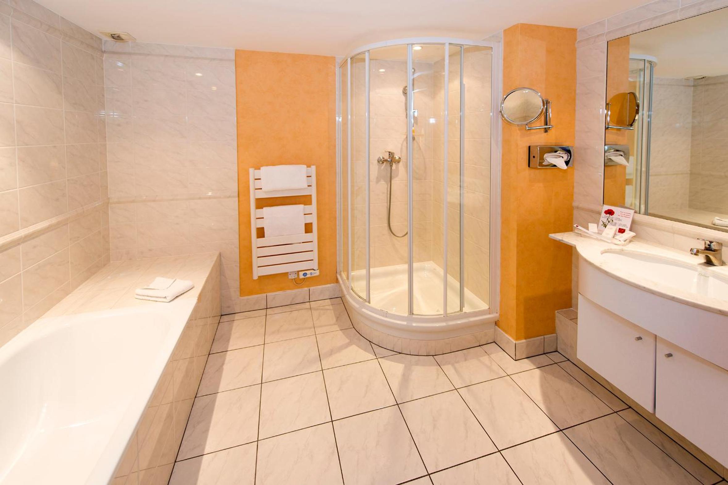 Deluxe Apartment with Balcony - Photo 3
