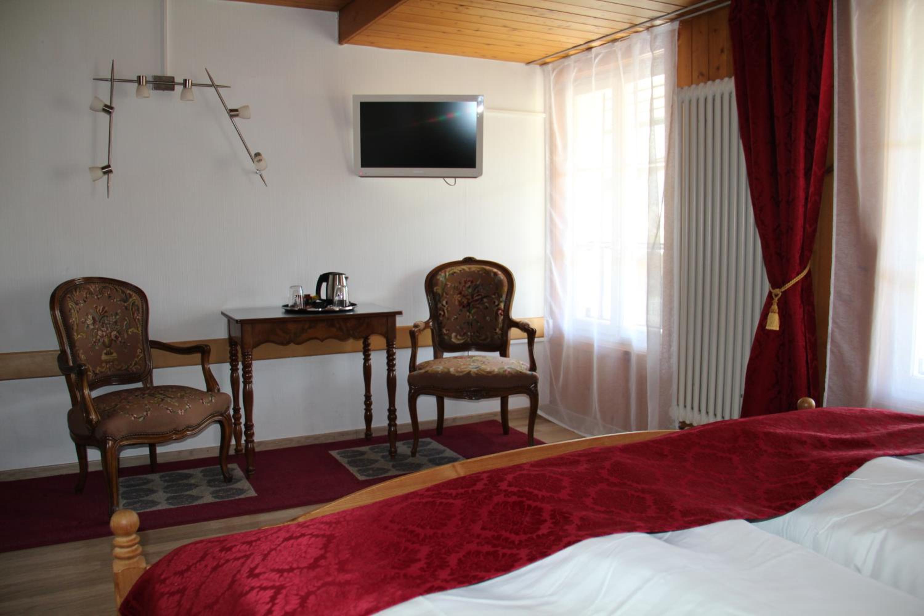 Double Room with River & Mountain View - Photo 1