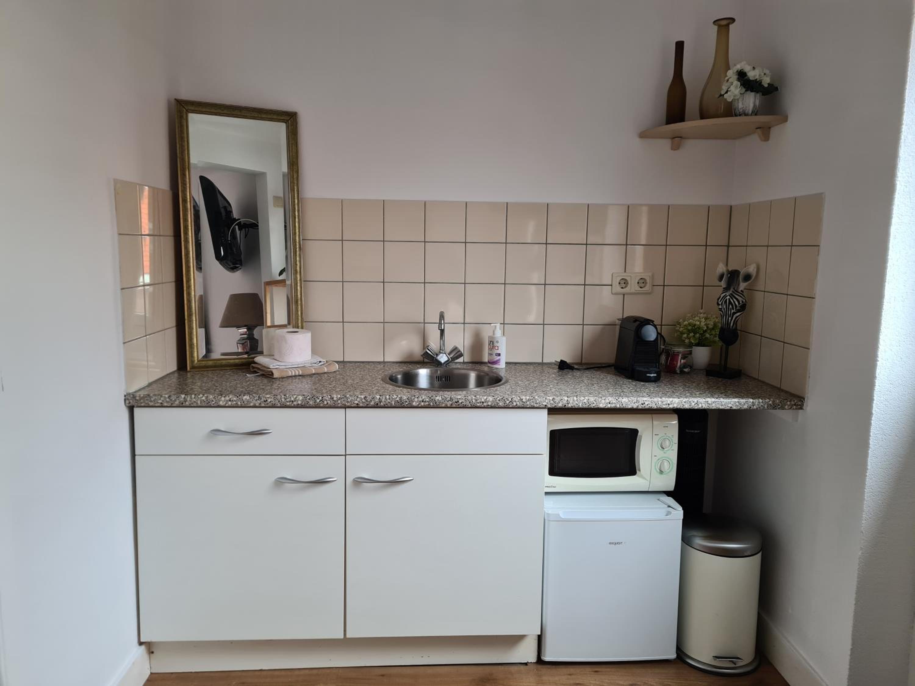 Standard Double or Twin Room - Photo 8