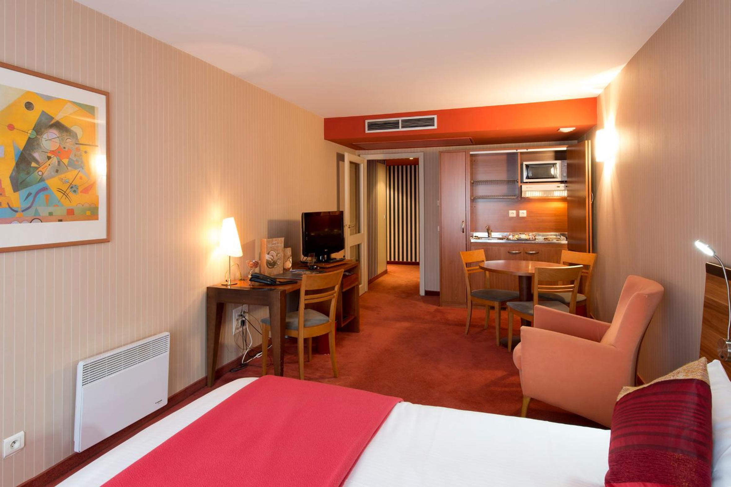 Standard Double Room with Balcony - Photo 5