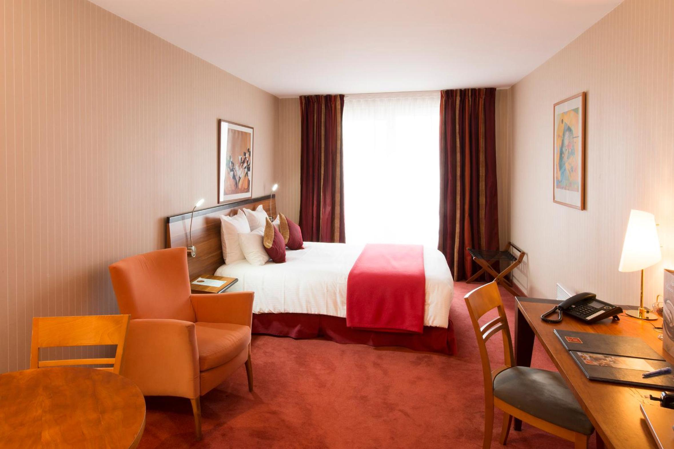 Standard Double Room with Balcony - Photo 6