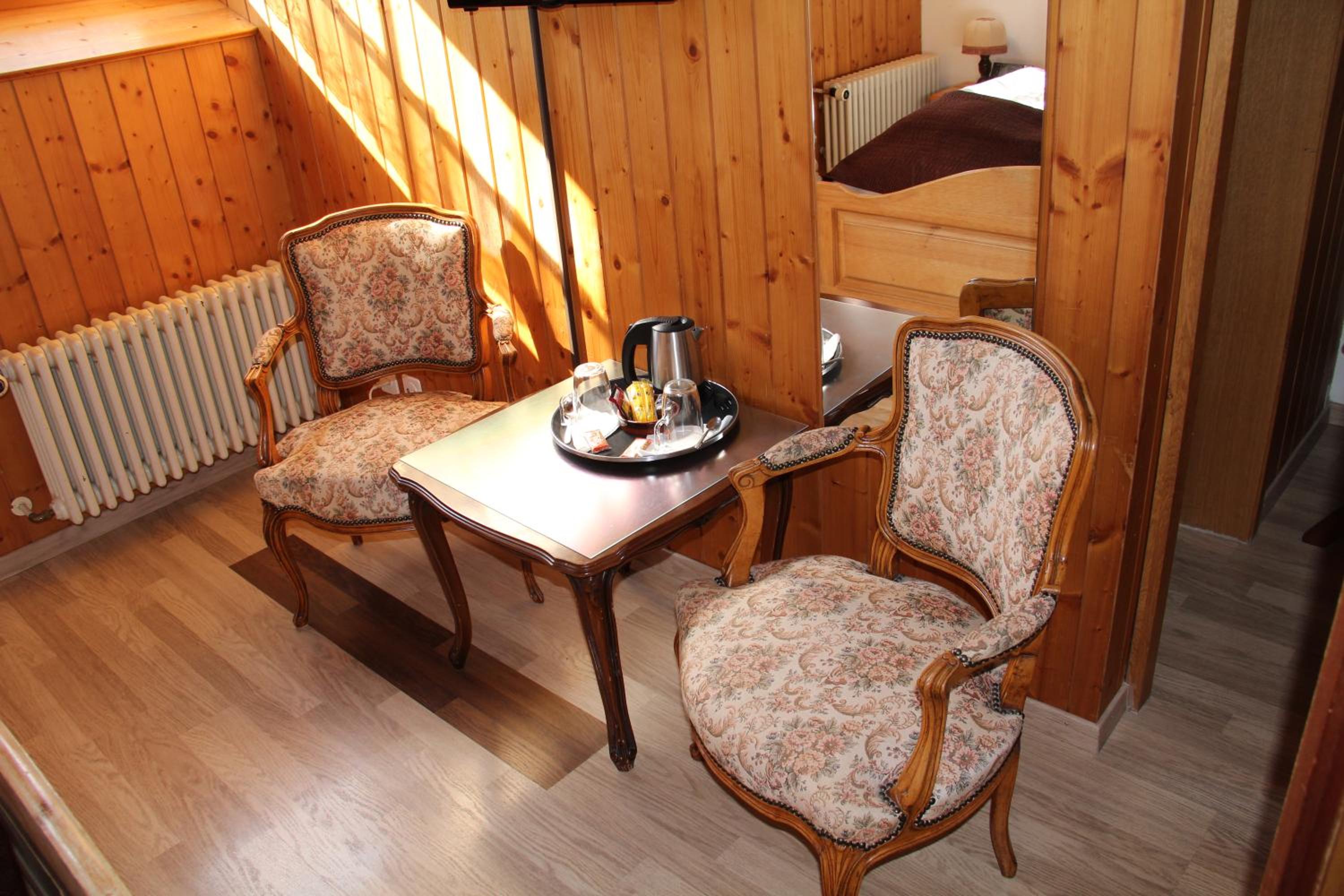 Double Room with Mountain View - Photo 3
