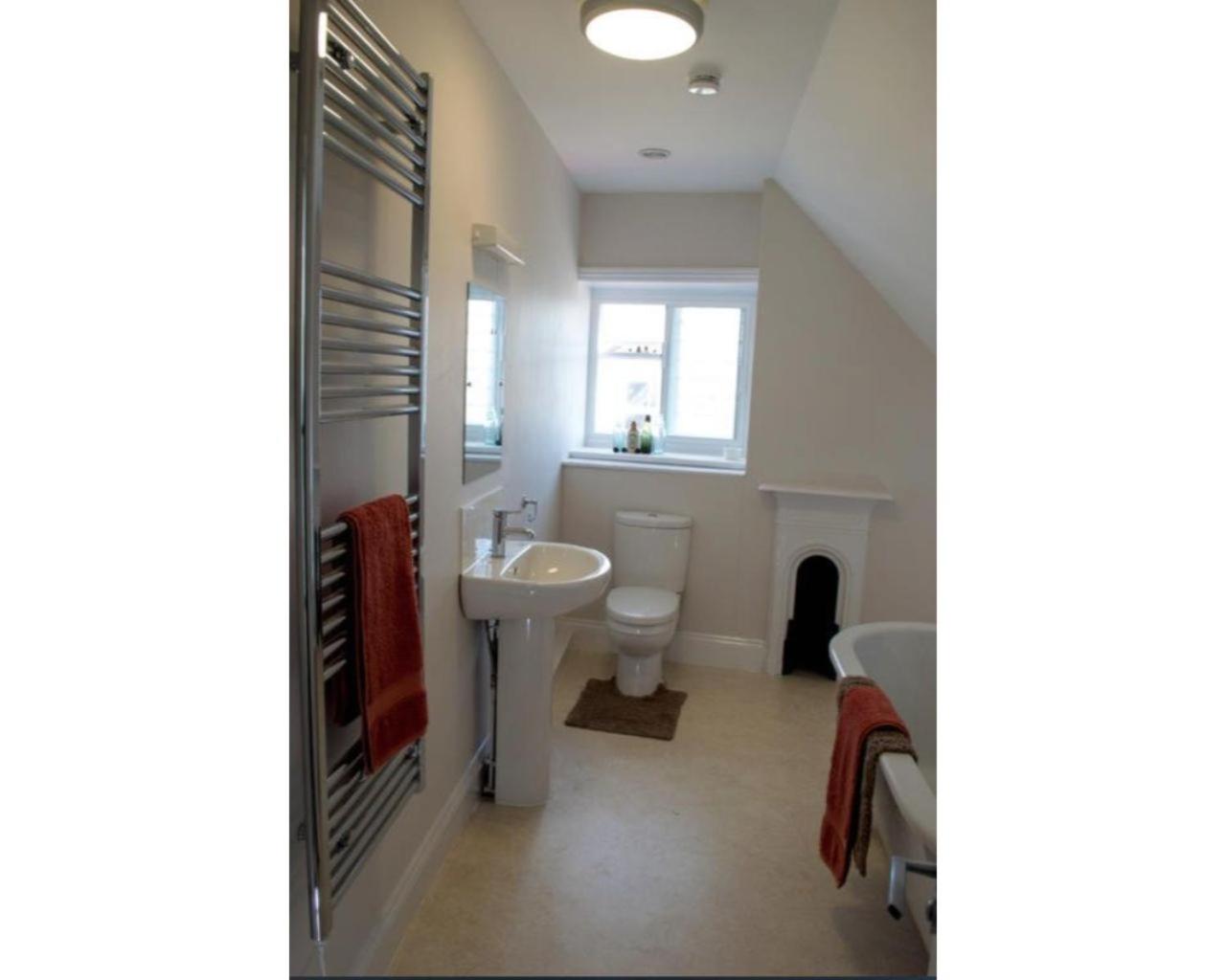 Small Double Room With Shared Bathroom photo 3