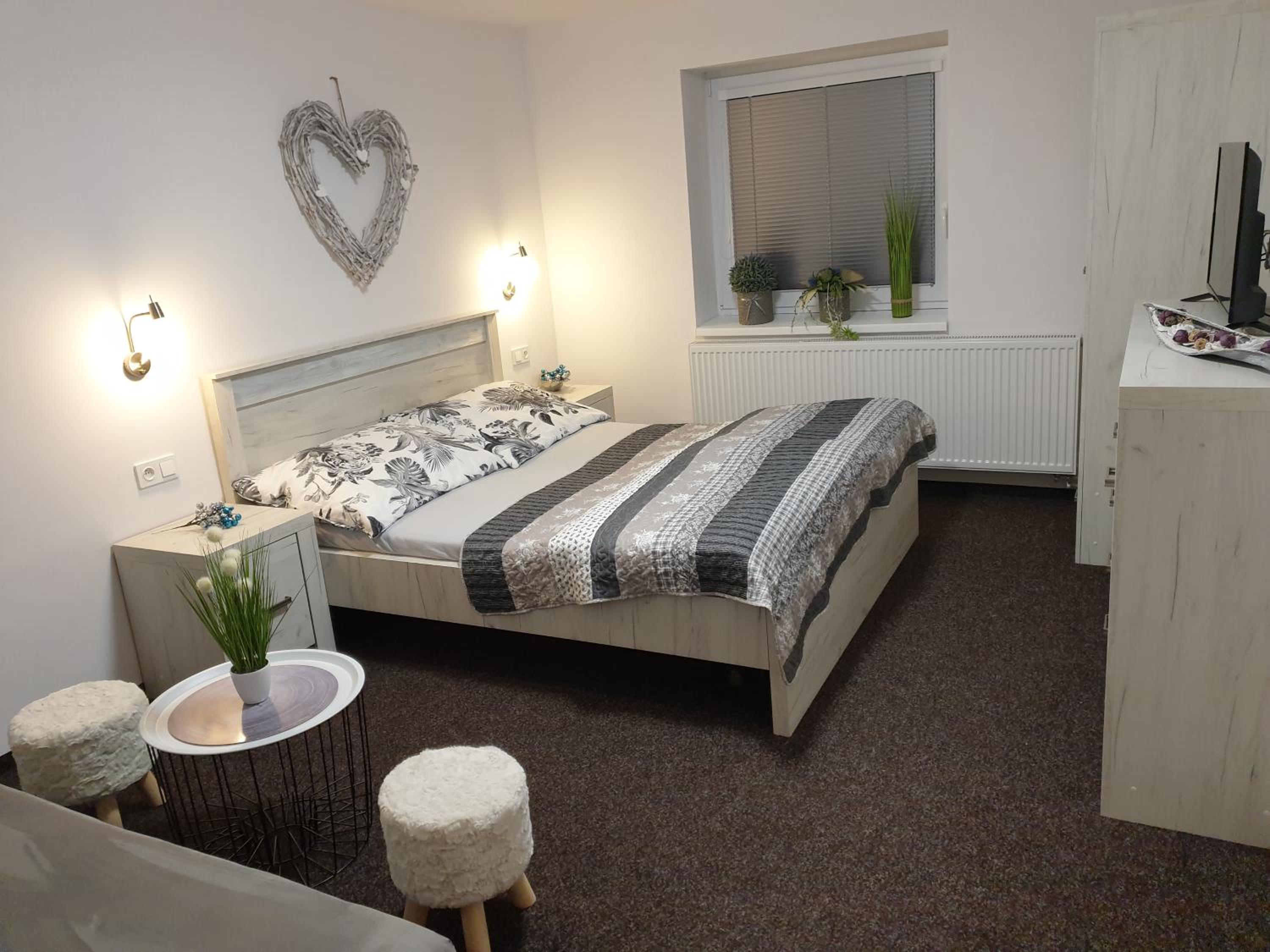 Double Room with Extra Bed photo 1