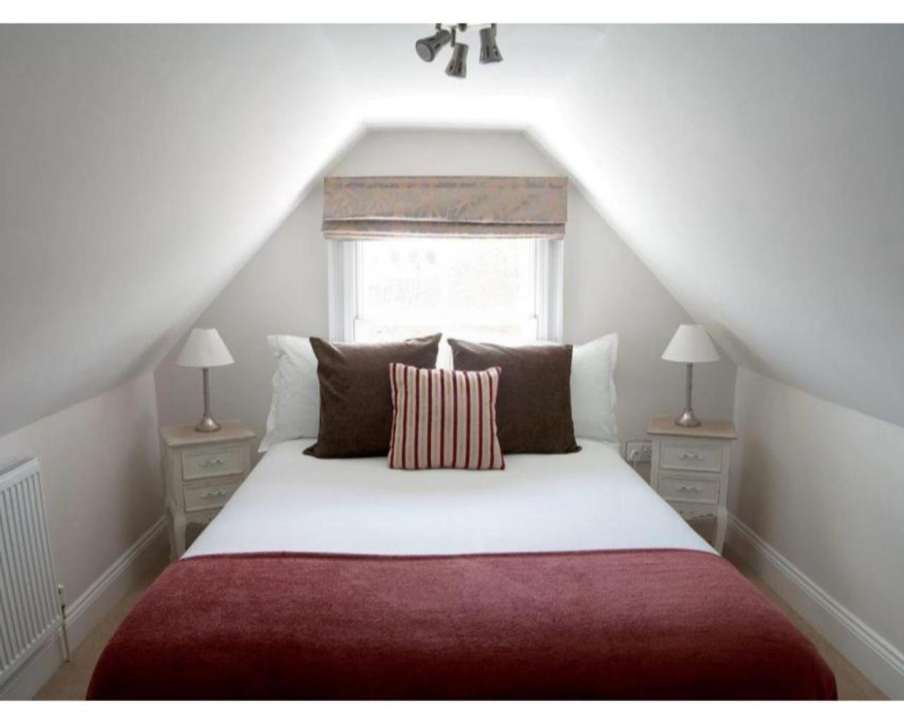 Small Double Room With Shared Bathroom photo 1
