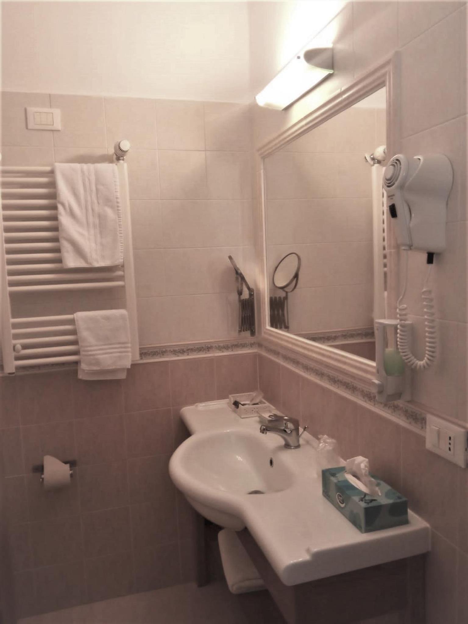 Single Room photo 3
