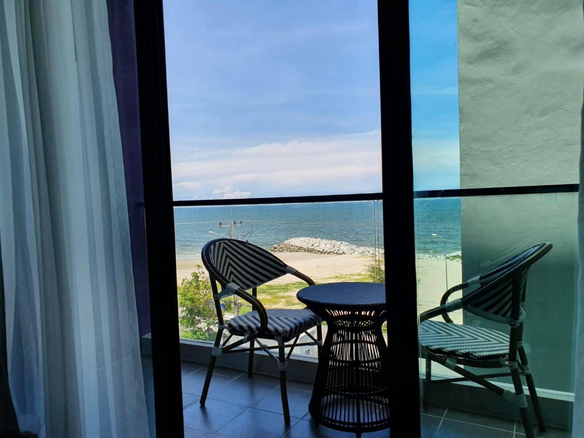 Premier Sea View Room - Photo 8