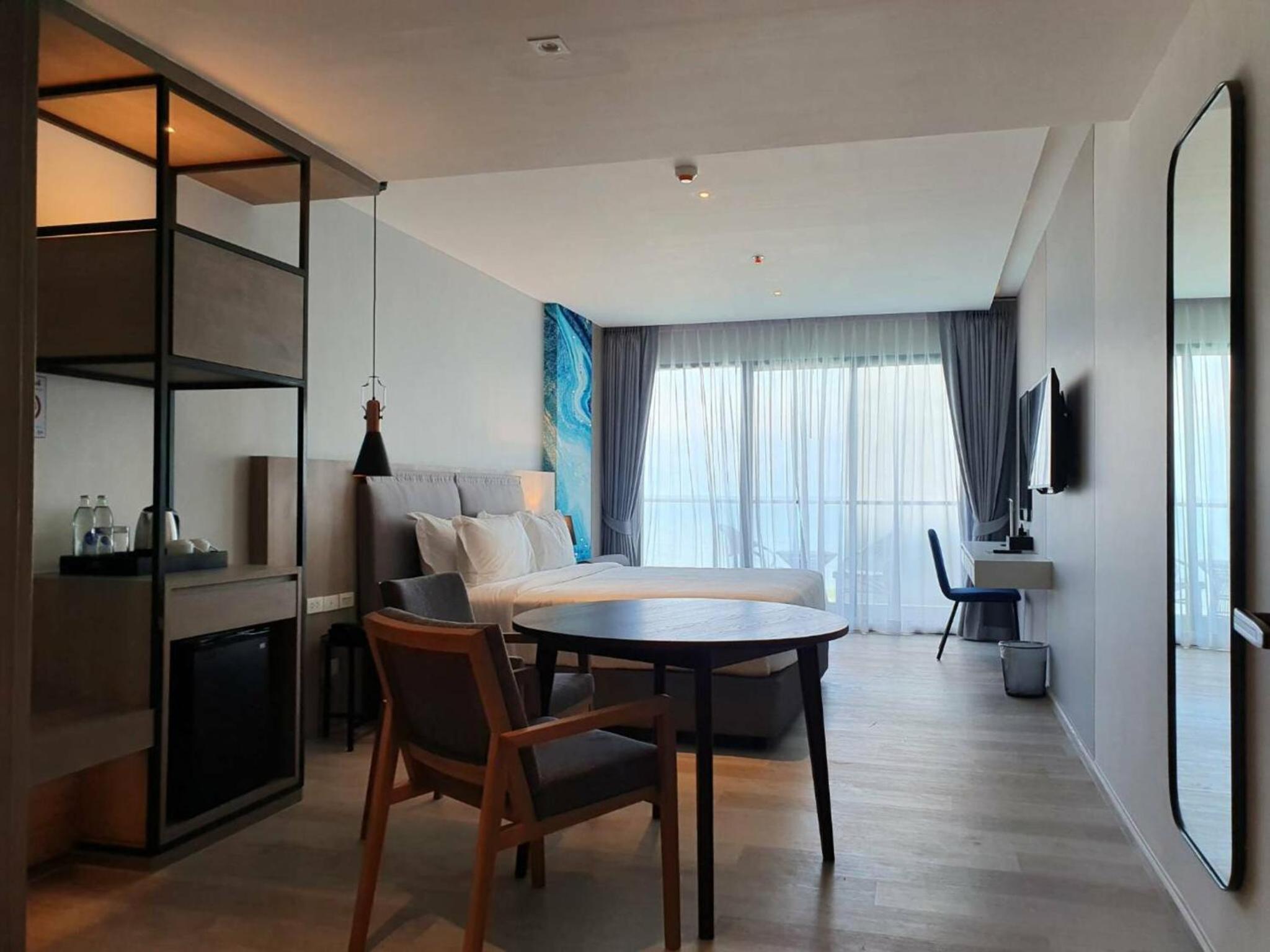 Premier Sea View Room - Photo 4