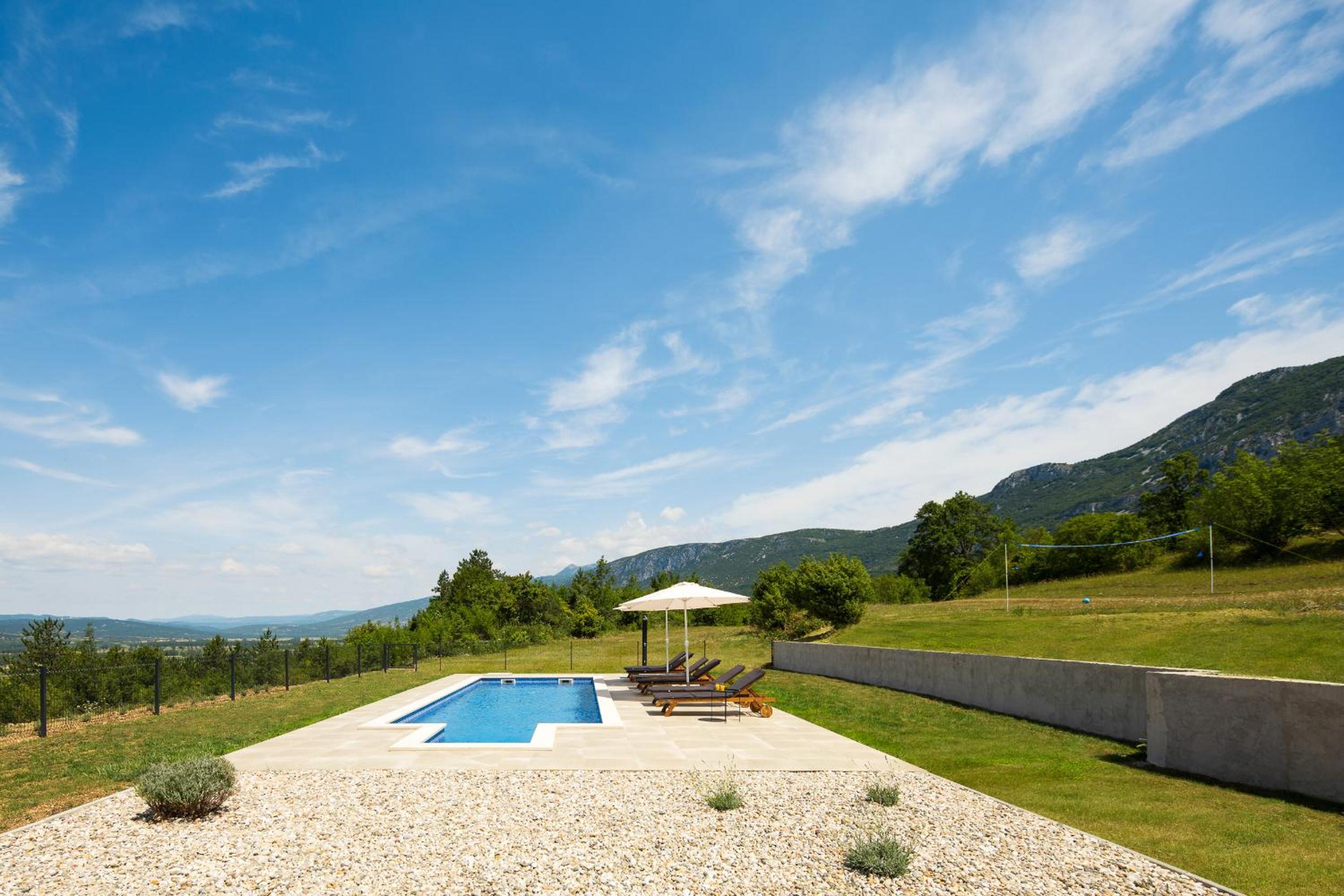 Villa photo 3