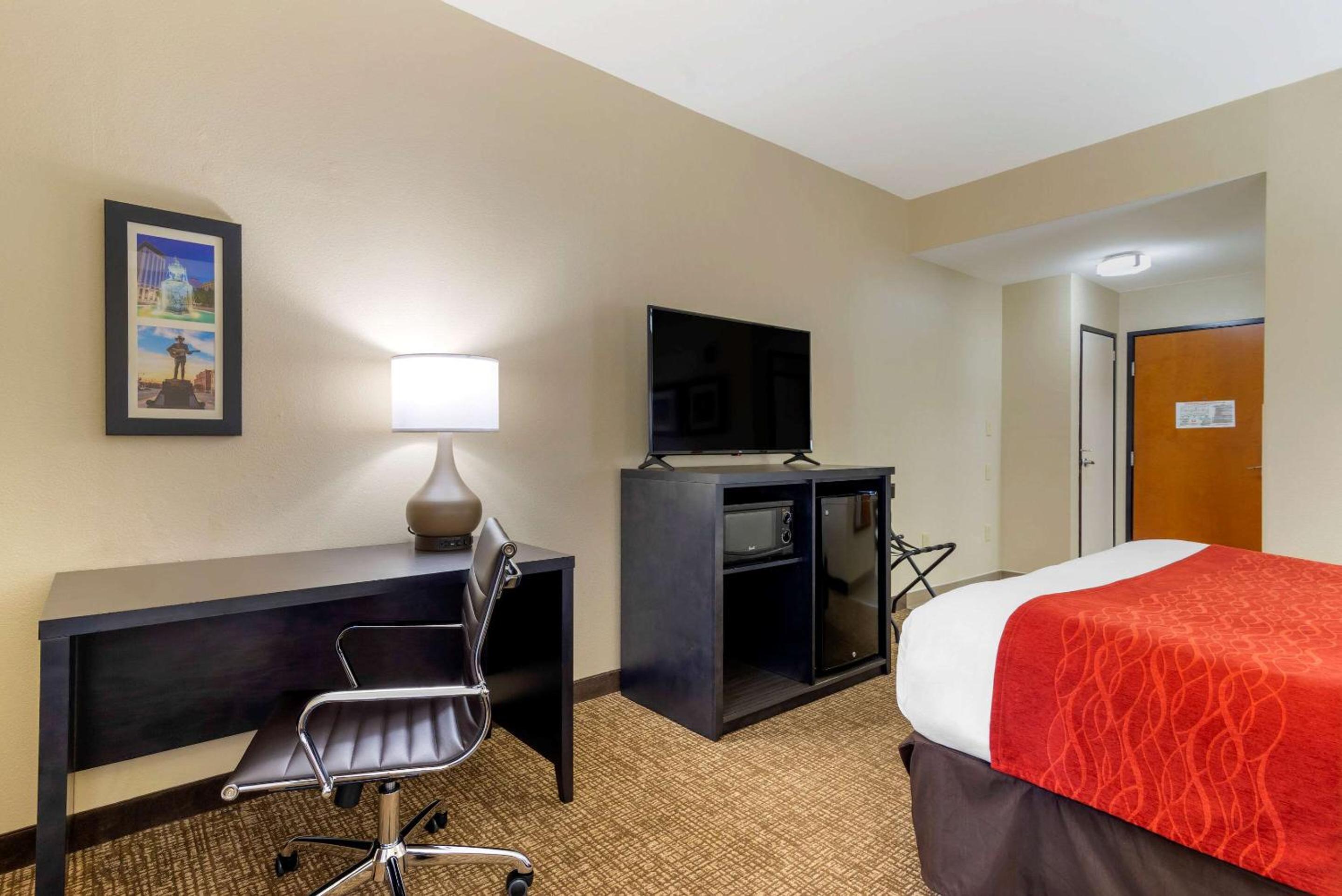 King Room - Non-Smoking - Photo 3
