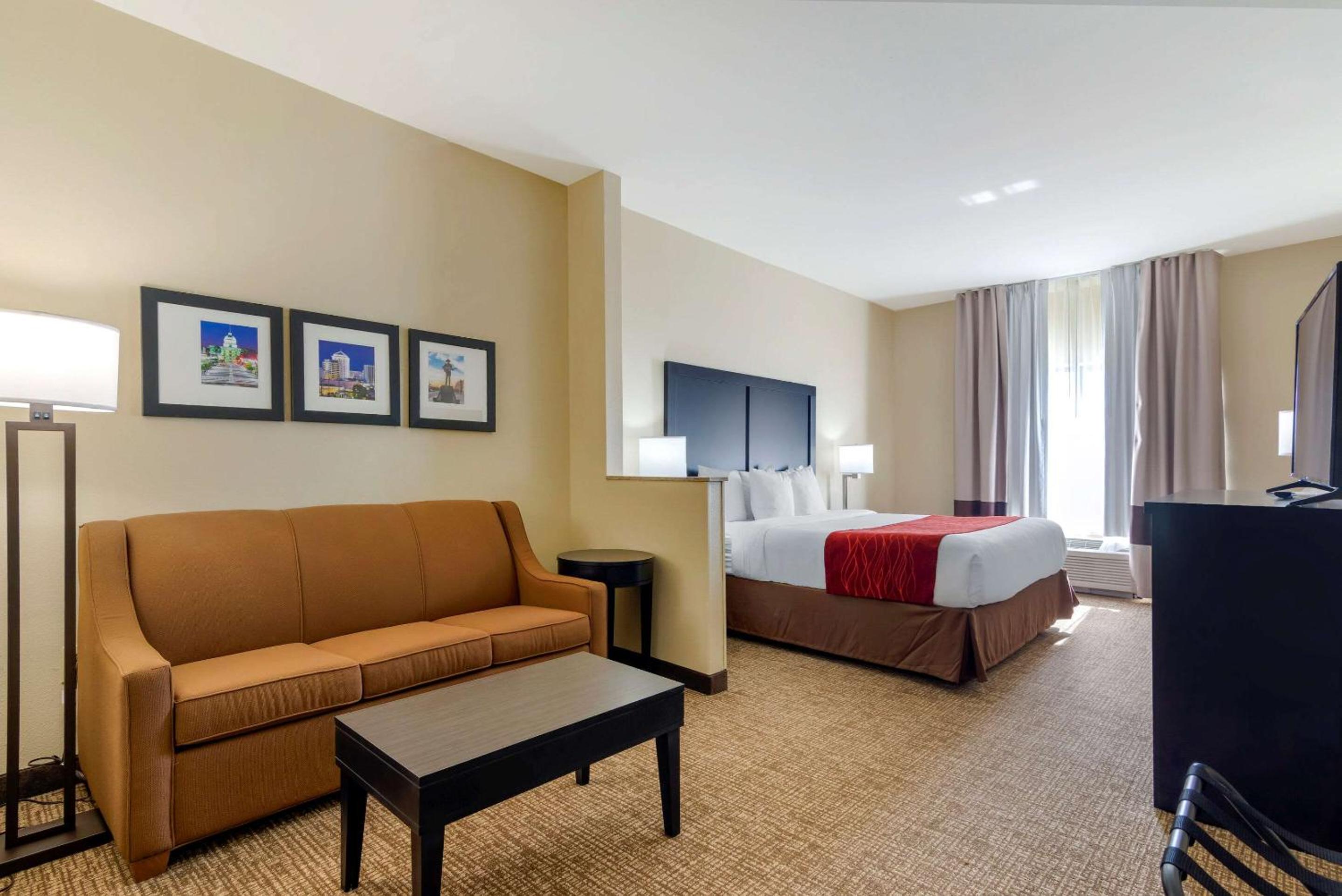 King Suite - Non-Smoking - Photo 1