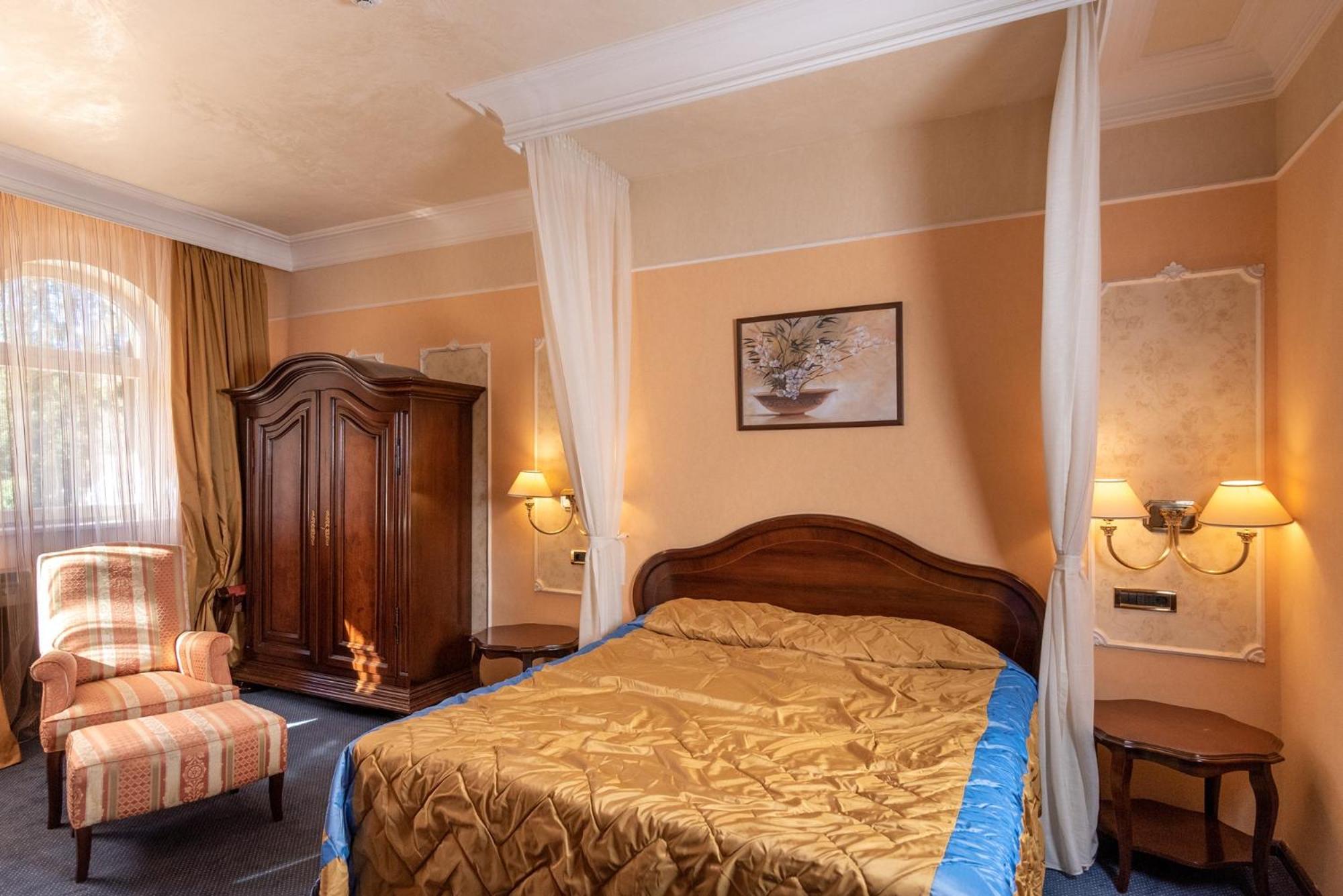 Deluxe Double Or Twin Room With Spa Bath photo 3