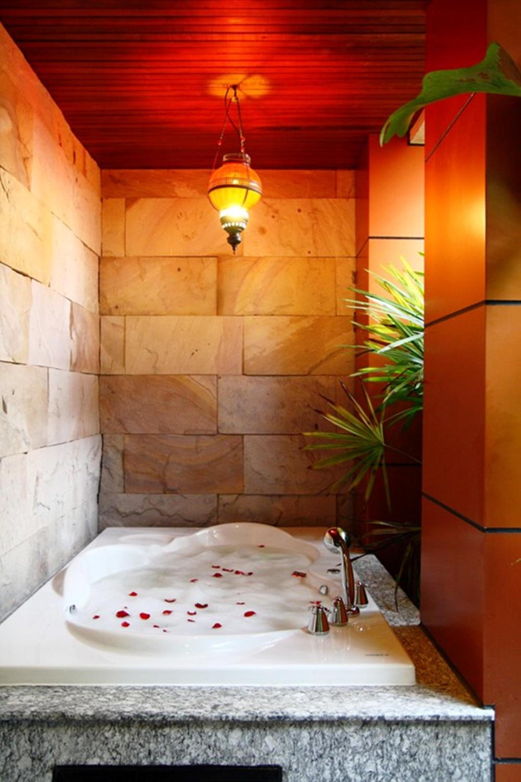 Deluxe Suite with Spa Bath photo 3