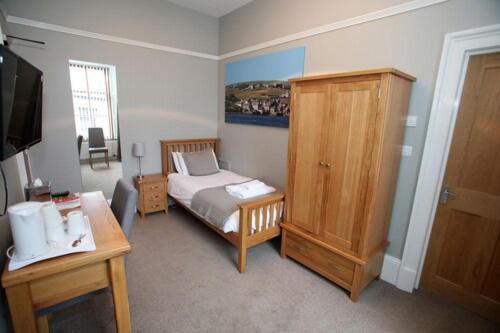 Family Room - Photo 4