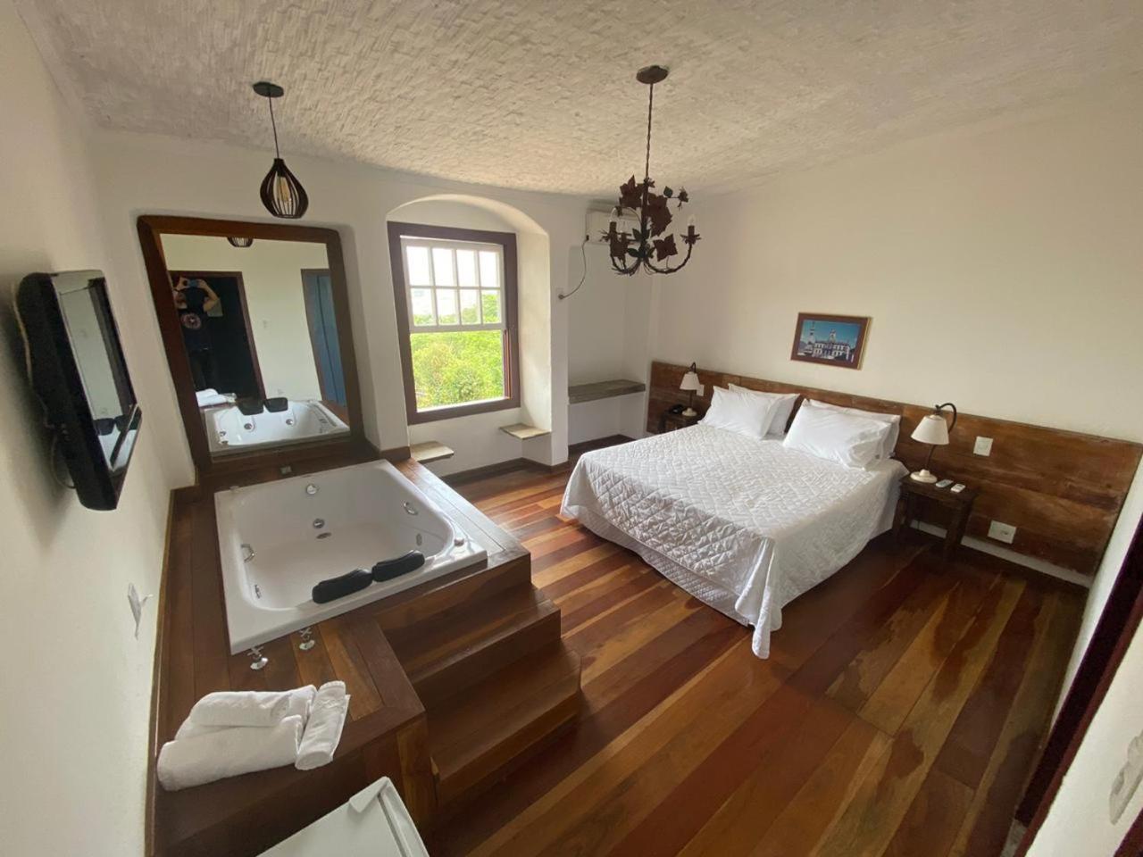 Suíte Super Luxo   com Banheira de Hidromassagem e  Ar condicionado photo 2