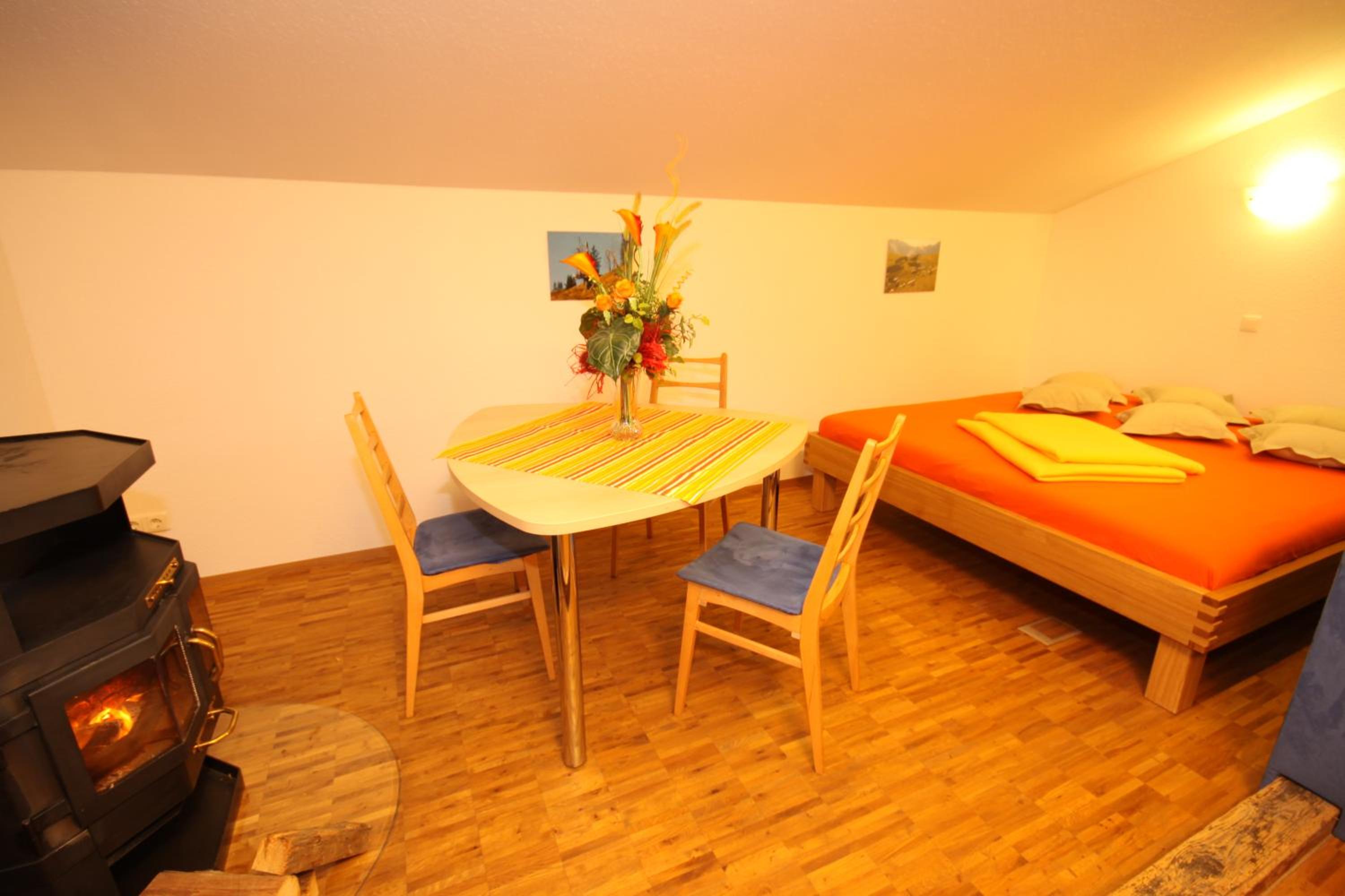One-Bedroom Apartment photo 1