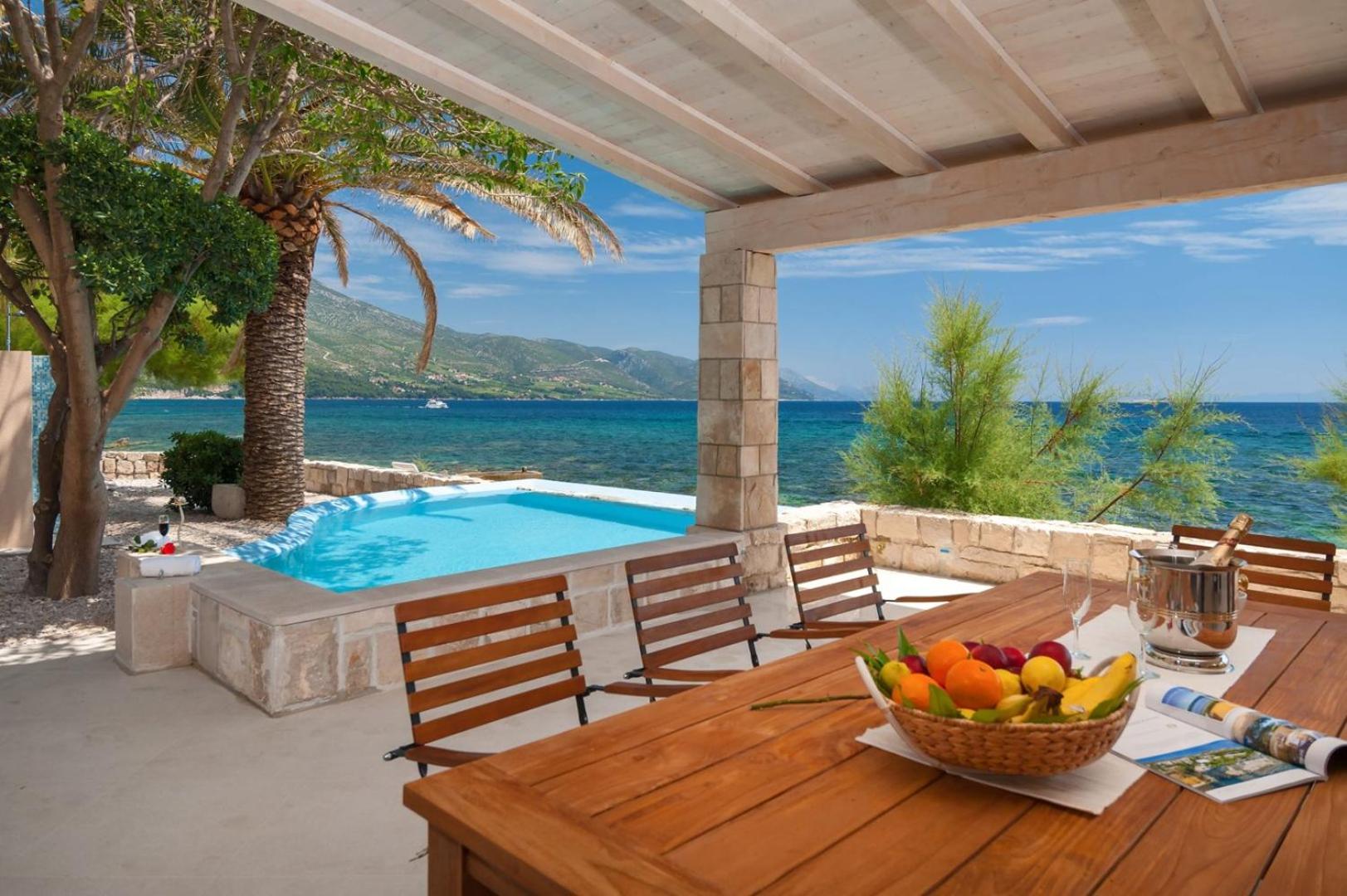 Villa photo 2
