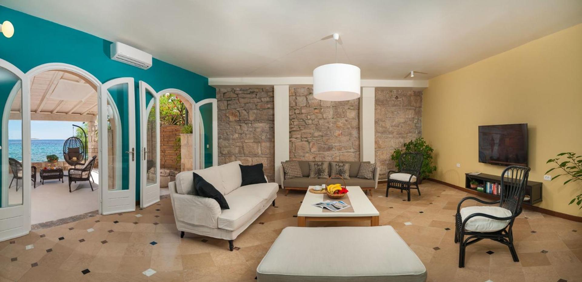 Villa photo 1